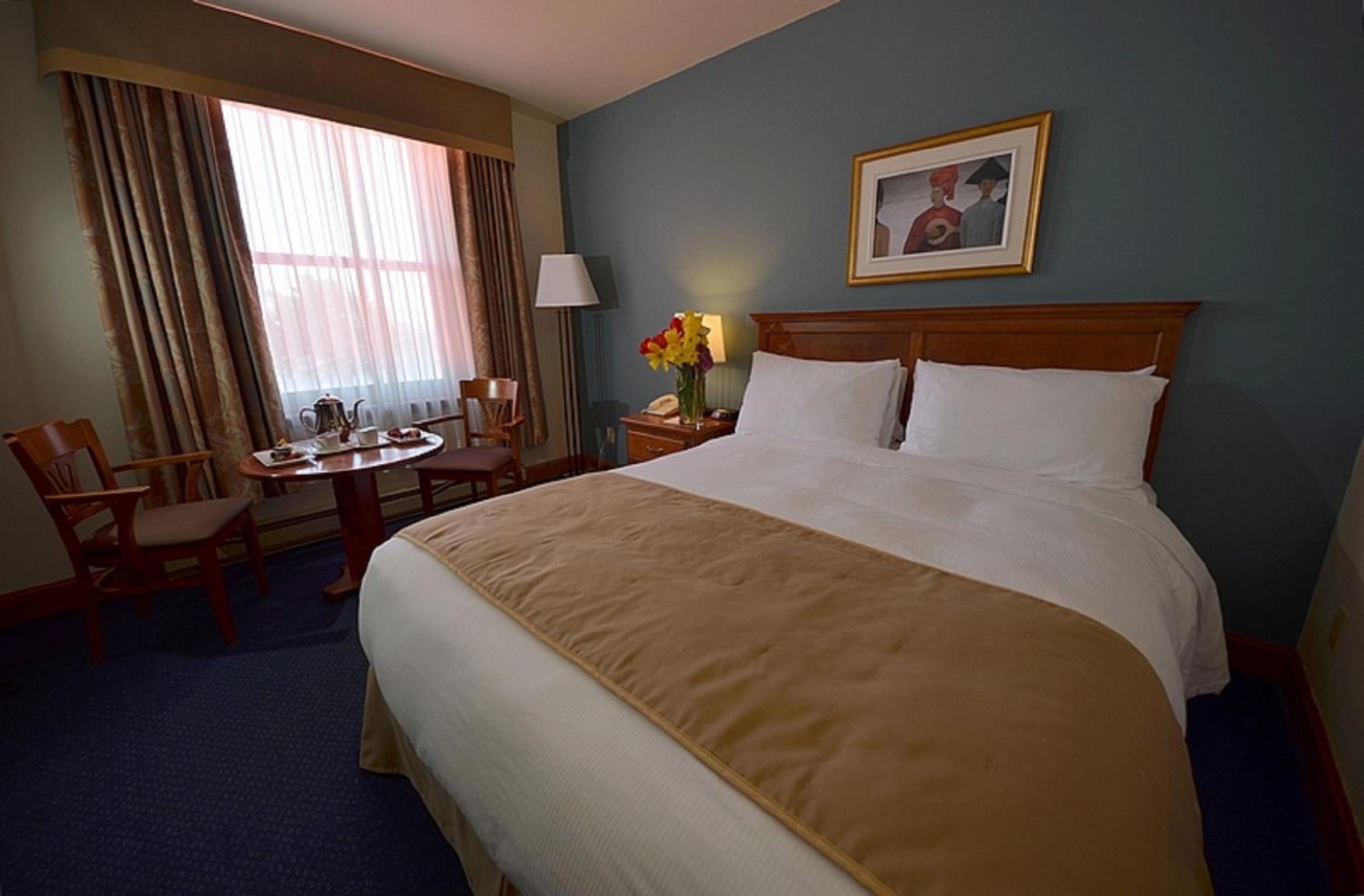 Queen Room with River View - Photo 5