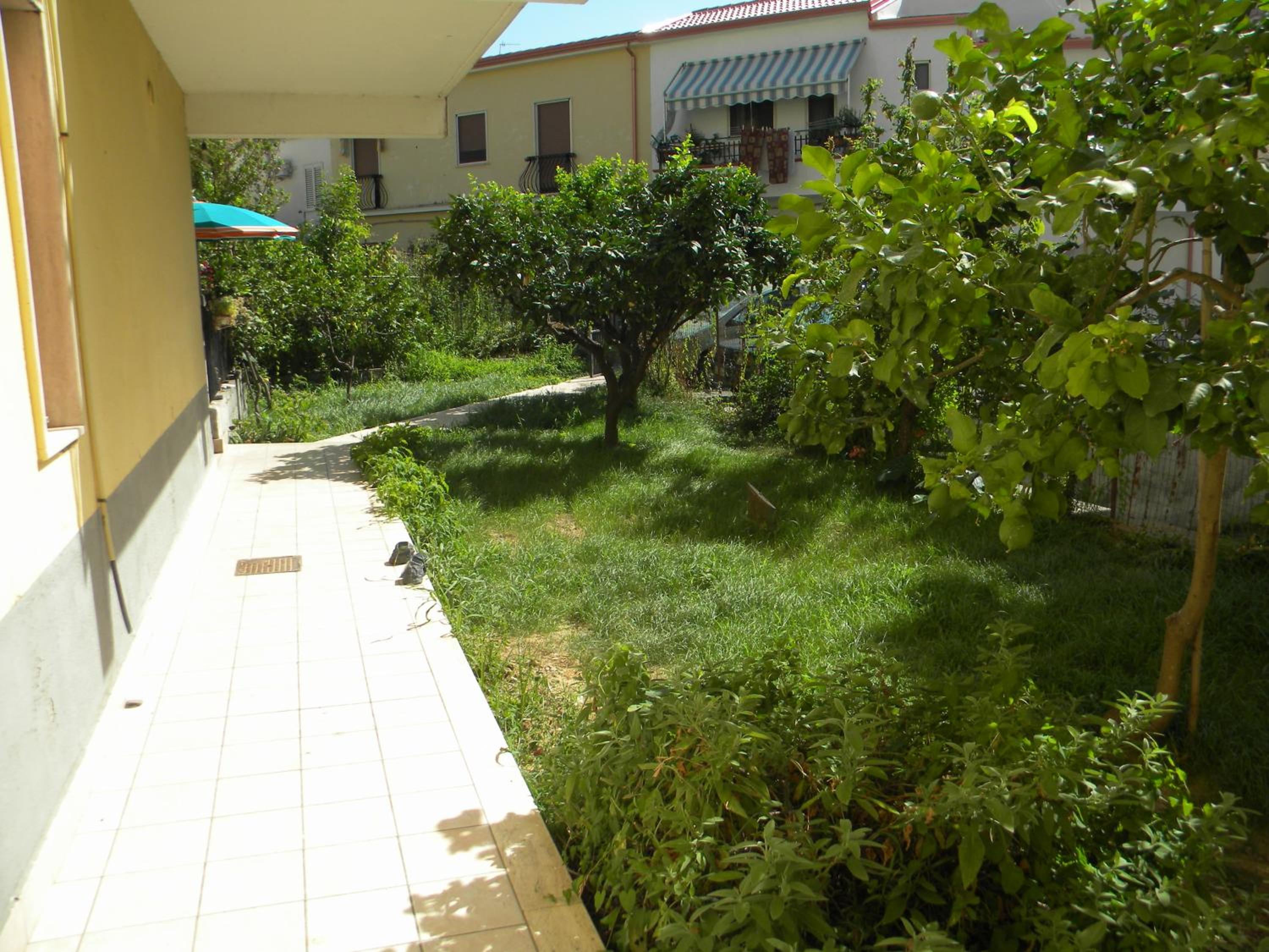 Standard Triple Room - Photo 7
