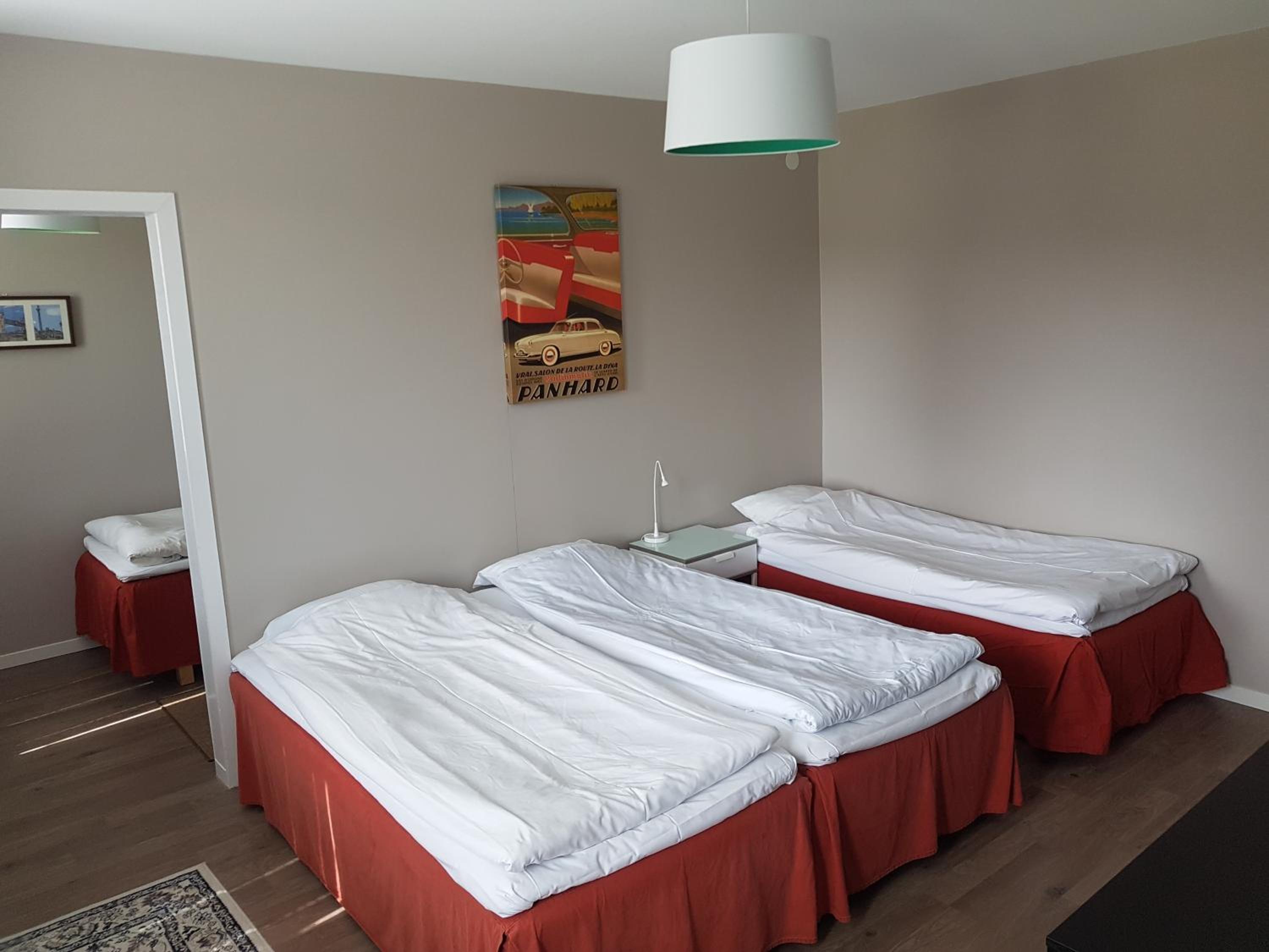 Quadruple Room with Shared Bathroom photo 2