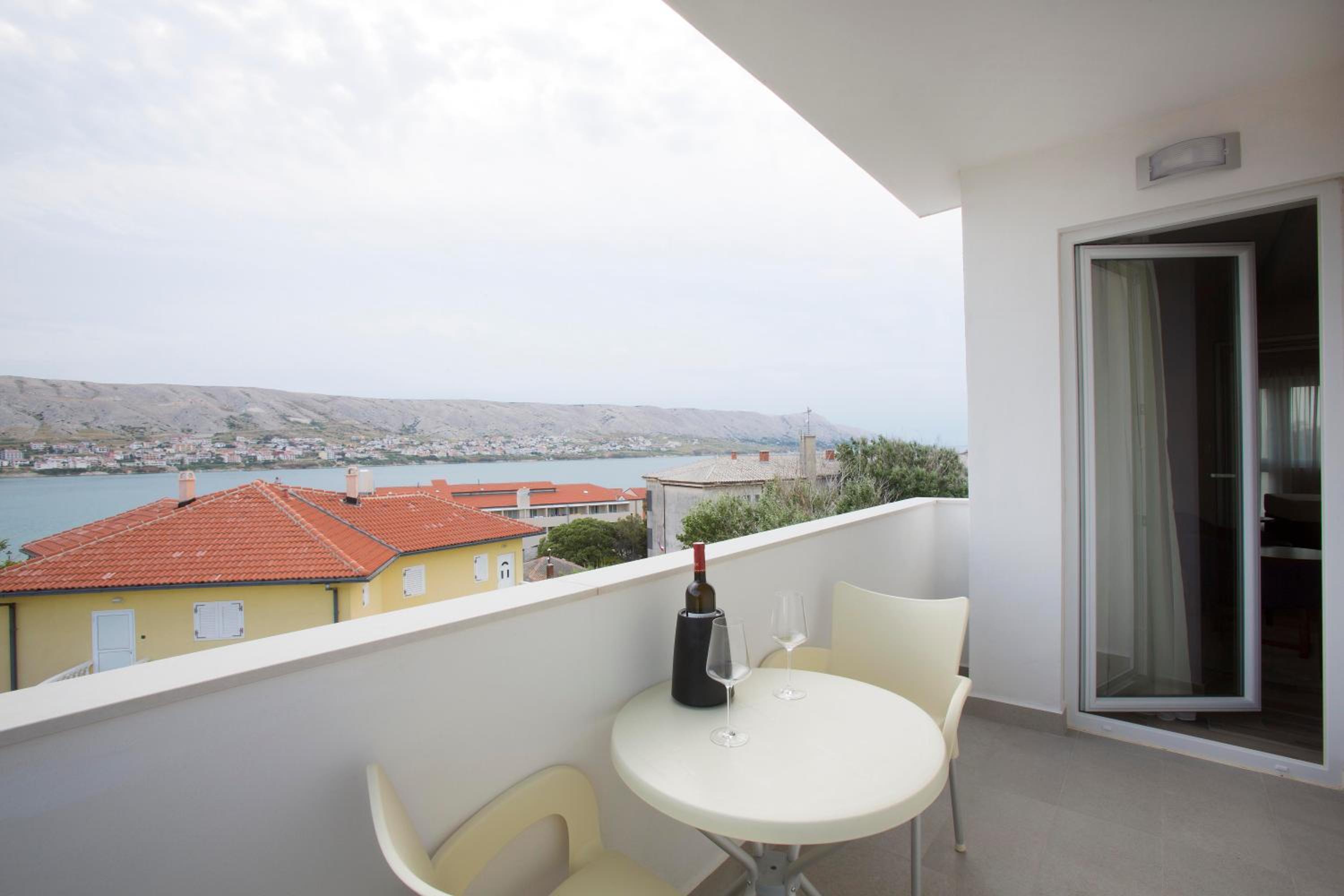 Superior Double or Twin Room with Terrace - Photo 20