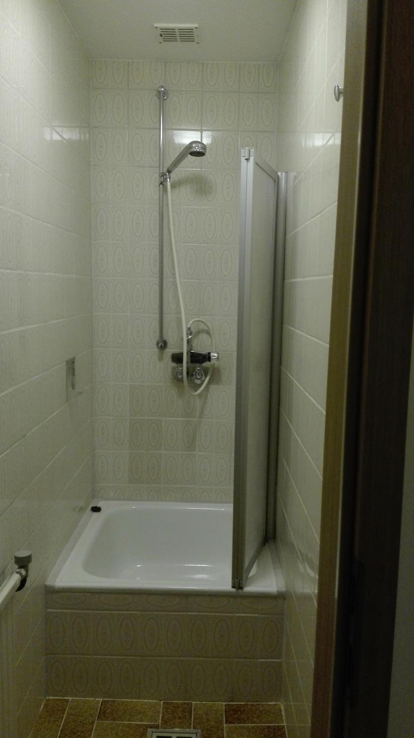 Apartment With Shared Bathroom photo 3