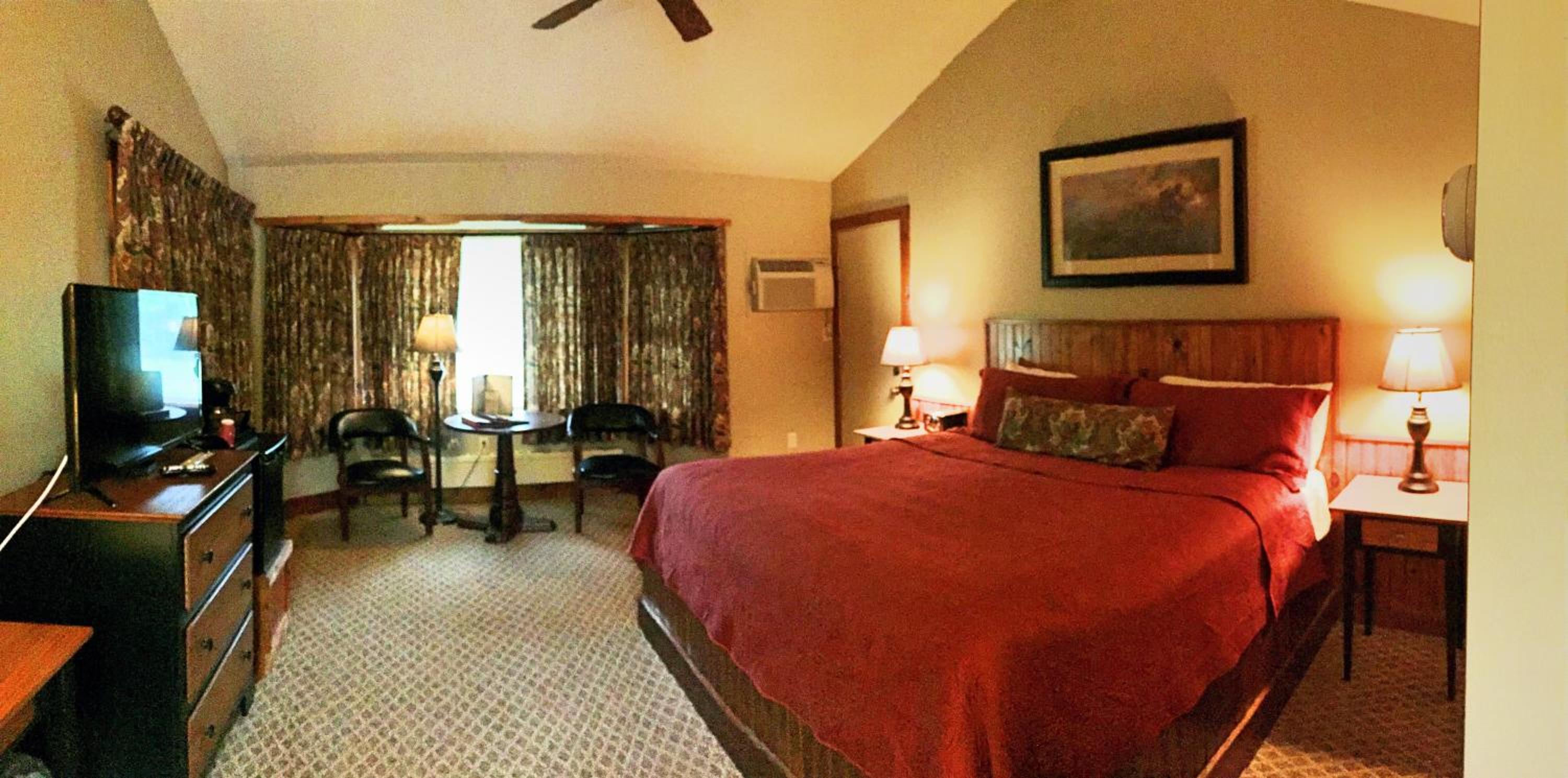 Deluxe King Room photo 1
