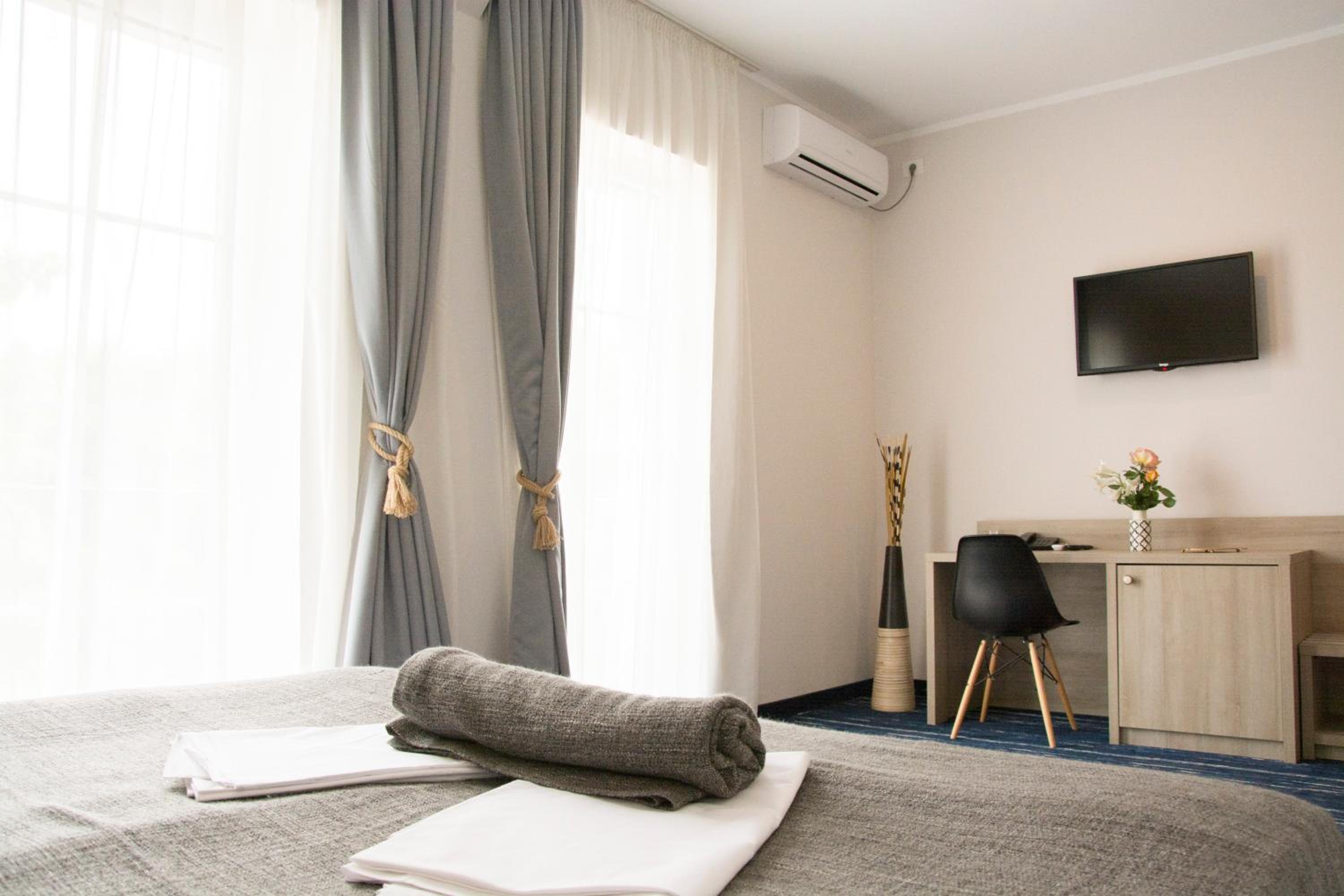 Standard Double or Twin Room - Photo 4