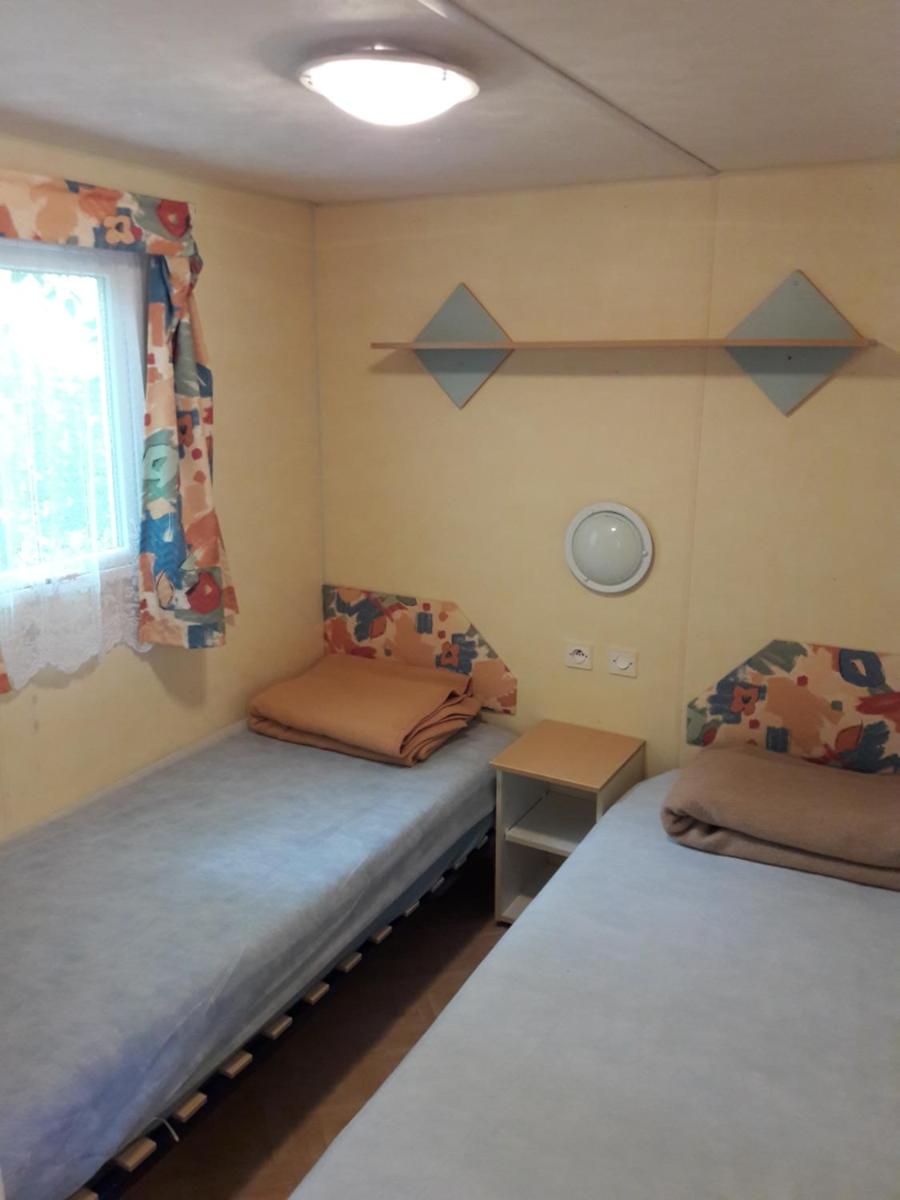 Mobile Home - Photo 3