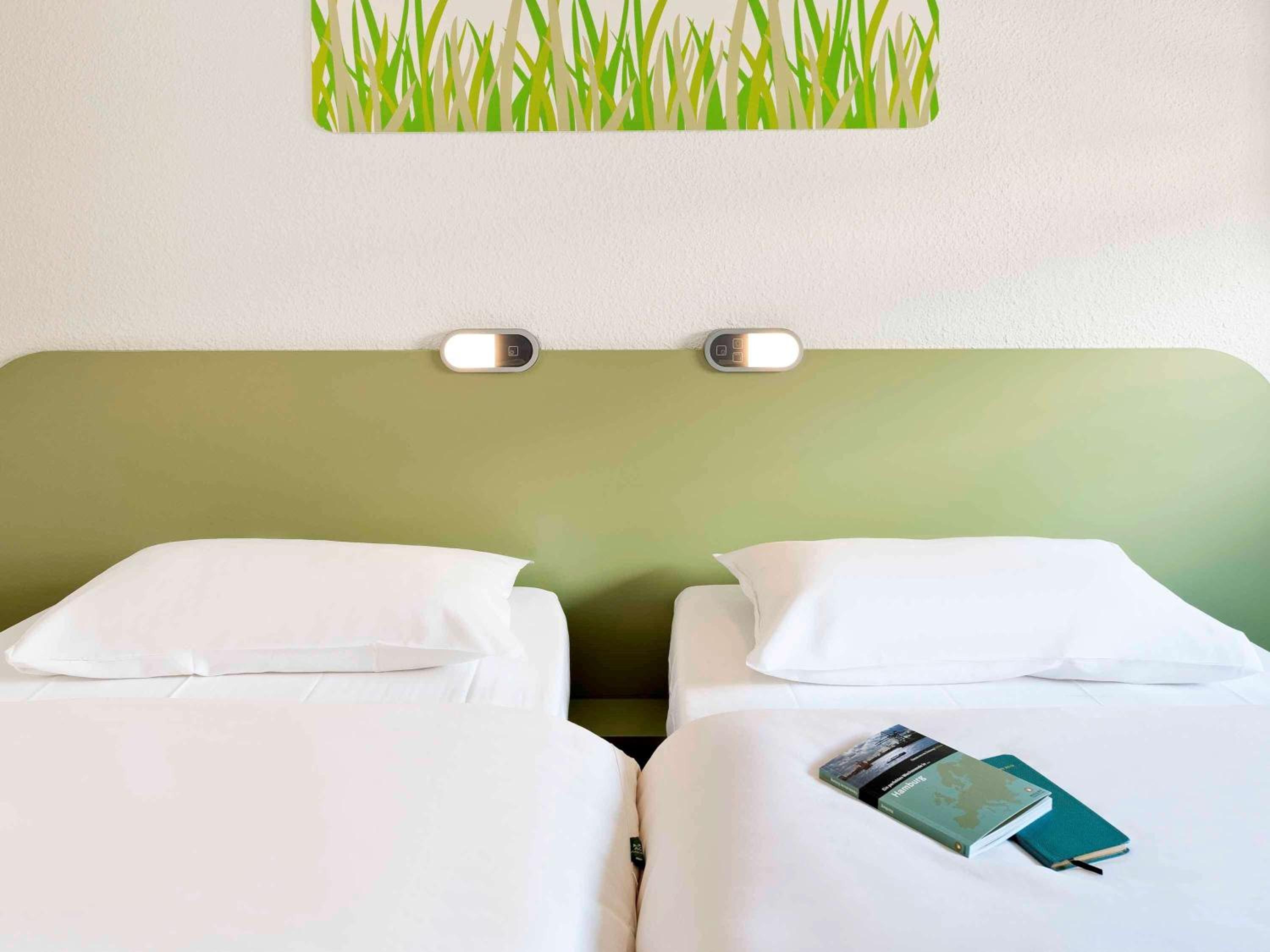 Twin Room - Photo 3
