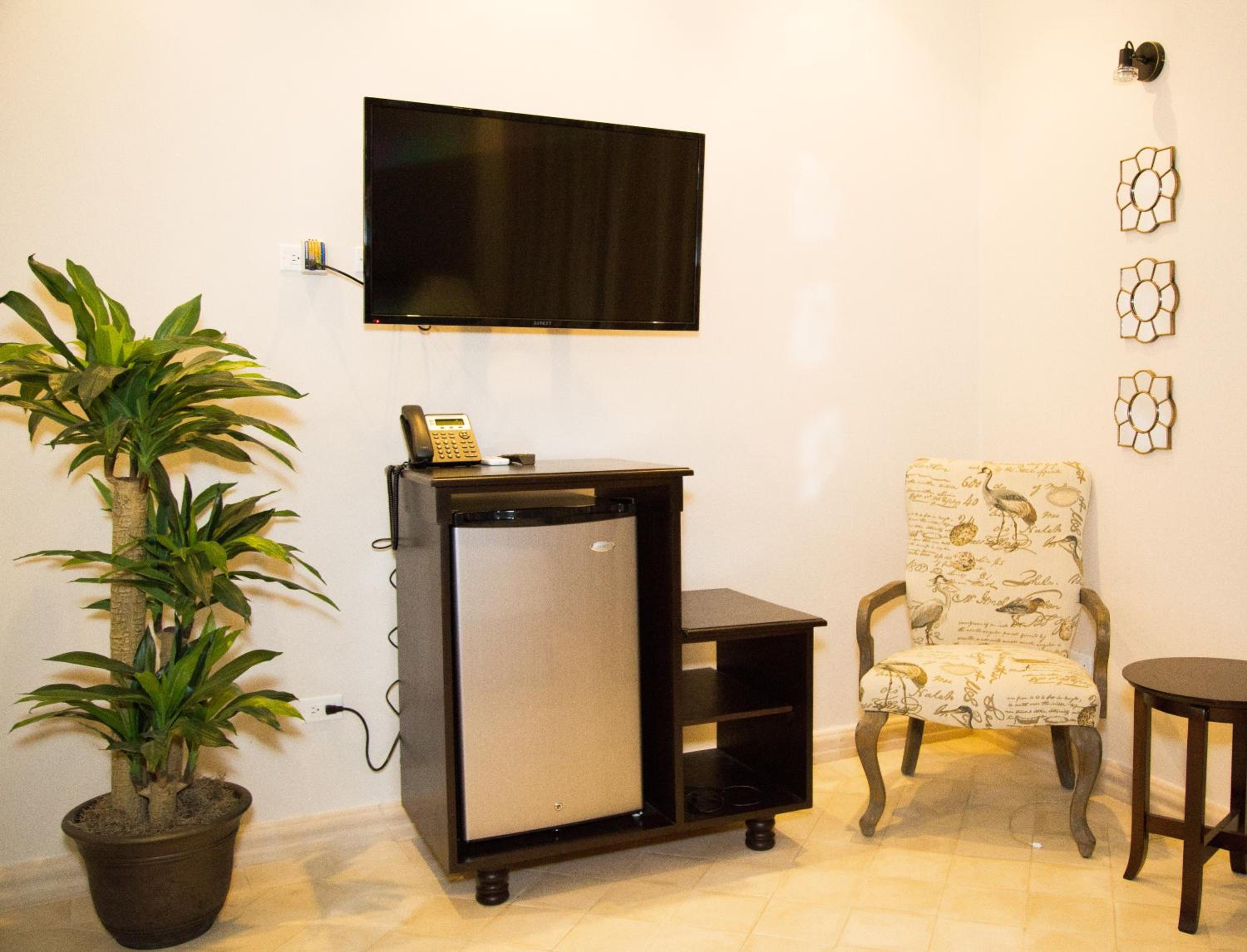 Deluxe Queen Room with Balcony photo 2