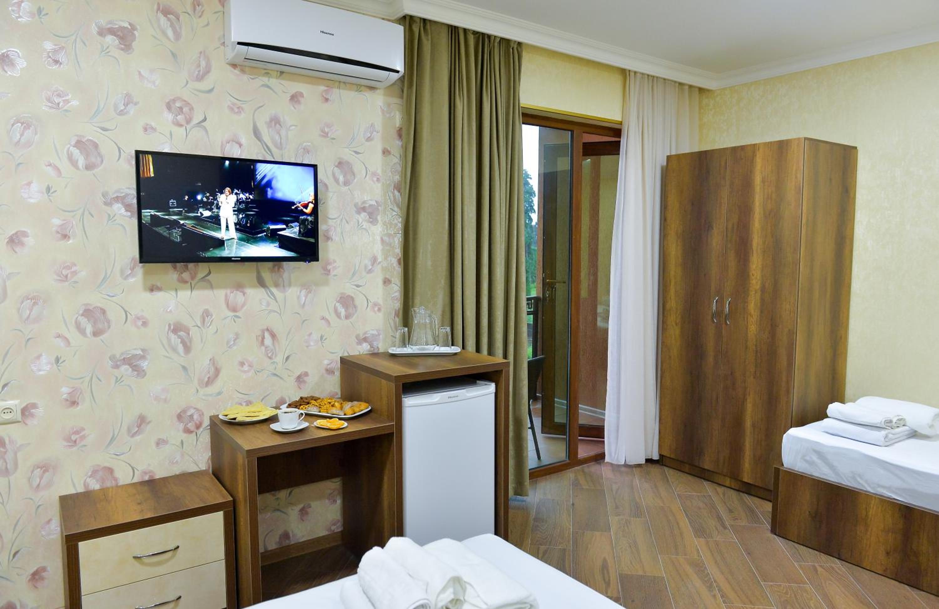 Triple Room with Private Bathroom photo 2