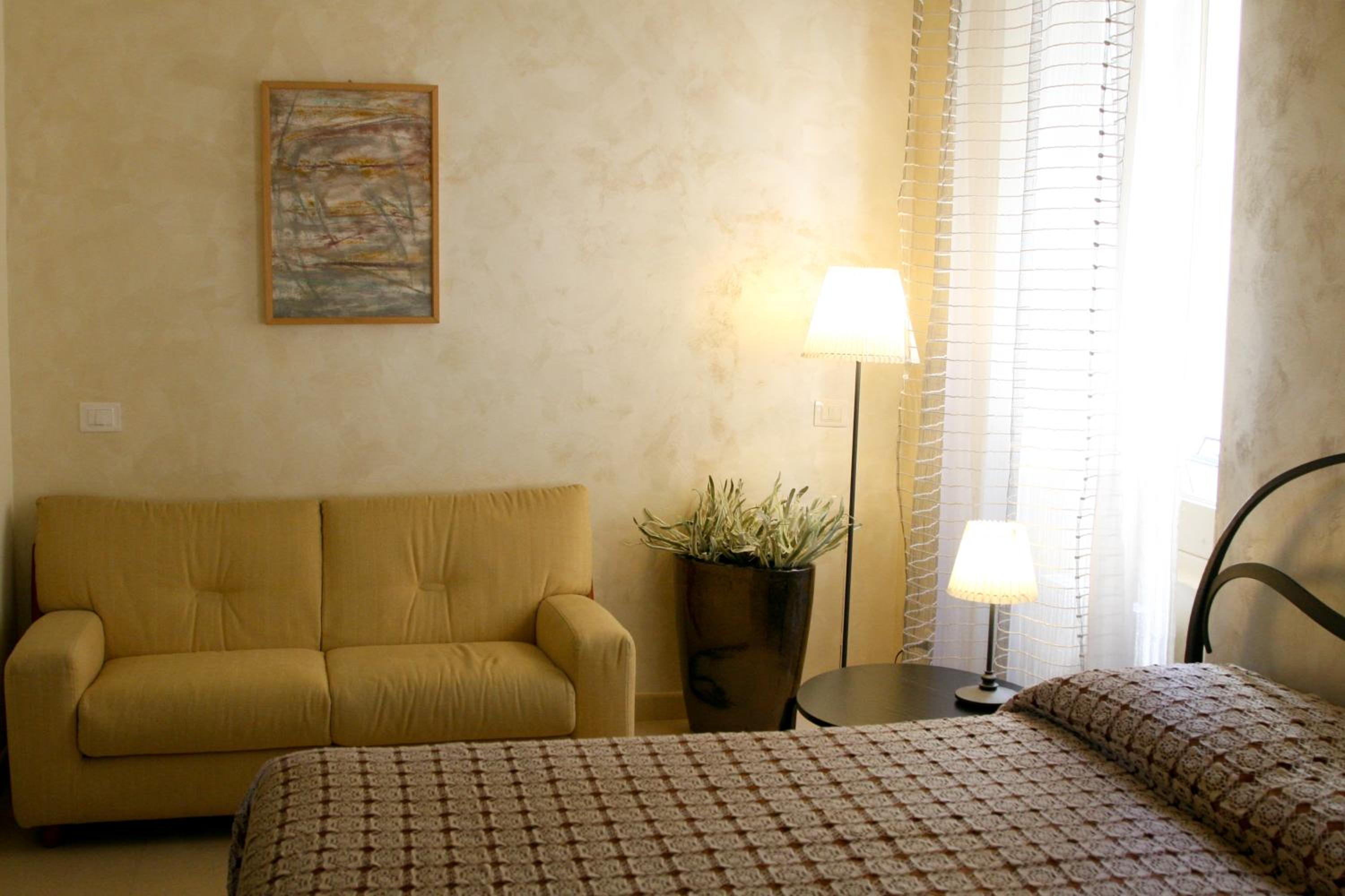 Deluxe Double Room with Balcony photo 1