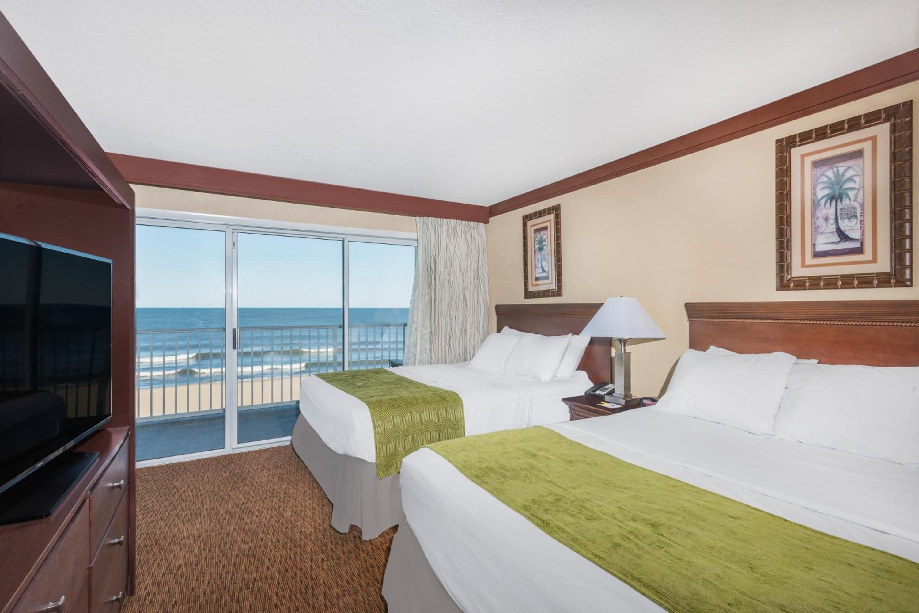 Oceanfront Double Room with Two Double Beds and Roll-In Shower - First Floor - Mobility Accessible/Non-Smoking photo 2
