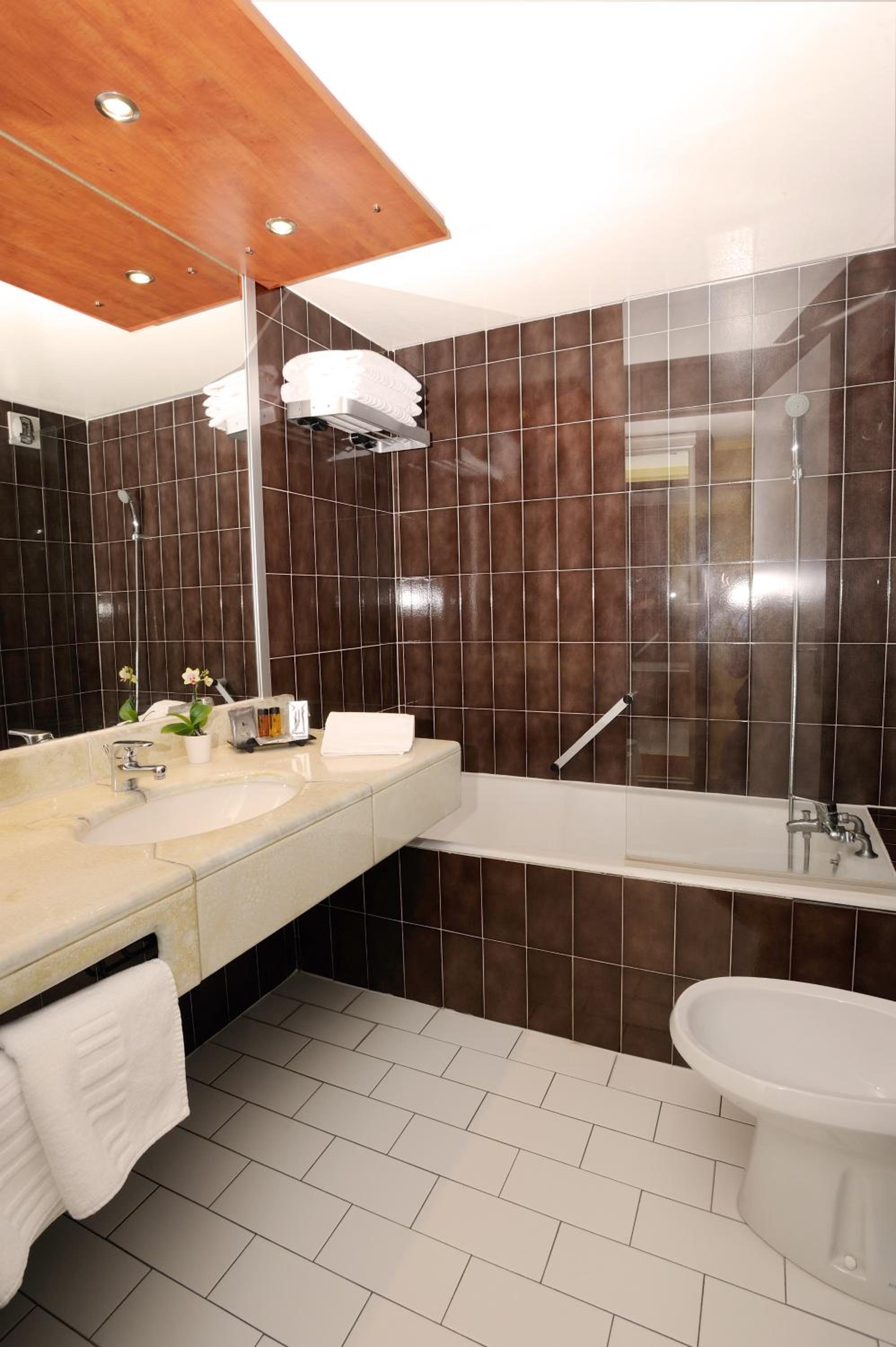 Family Room ( 2 adults + 2 children Up to 14 Years Old) ) - Photo 5