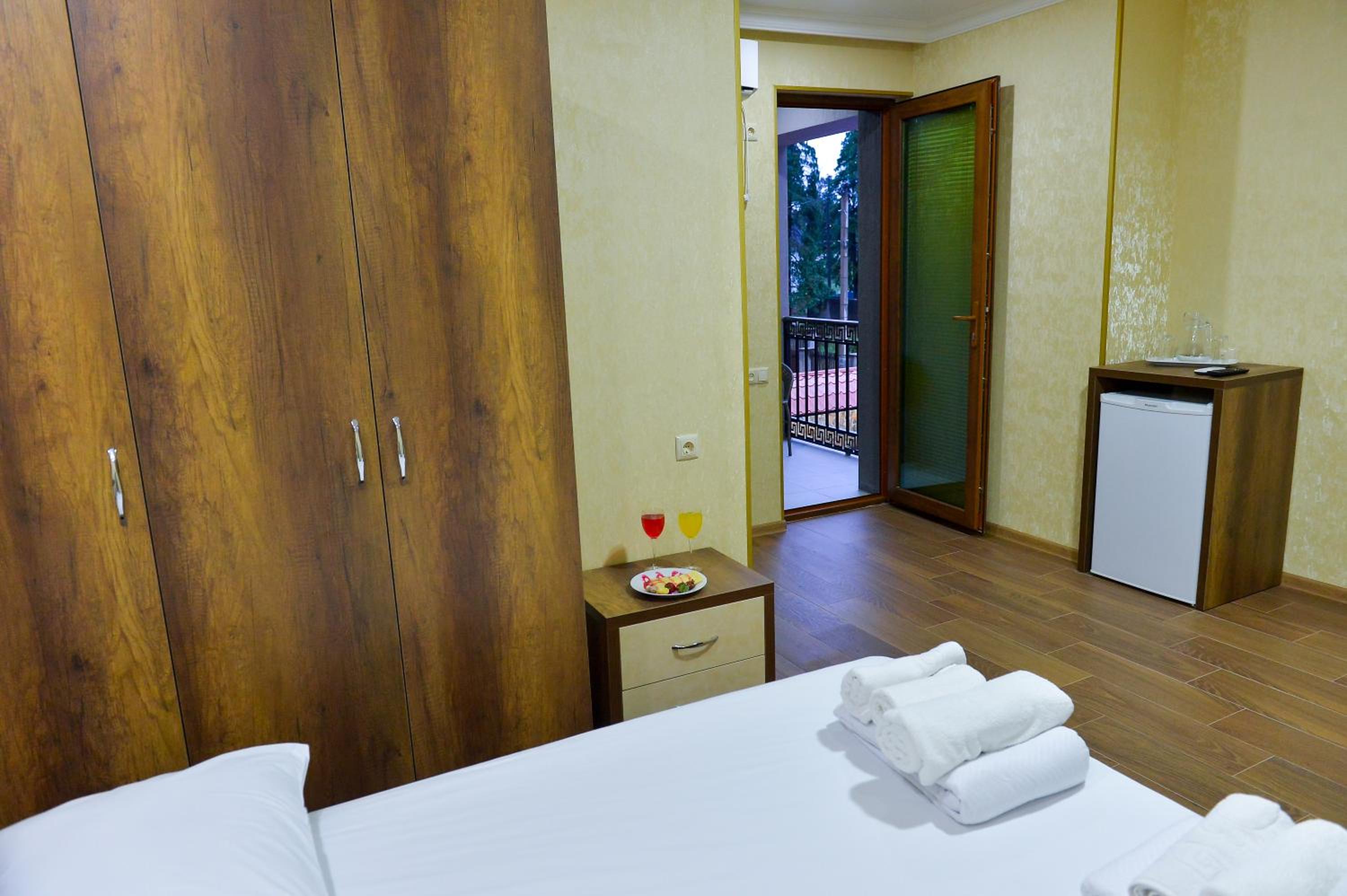 Double Room with Private Bathroom photo 2
