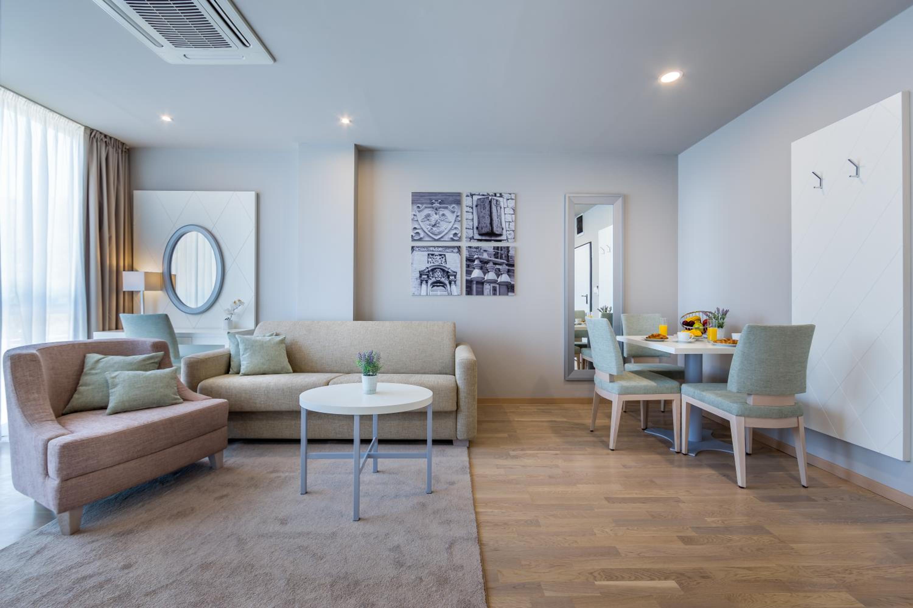Deluxe Apartment