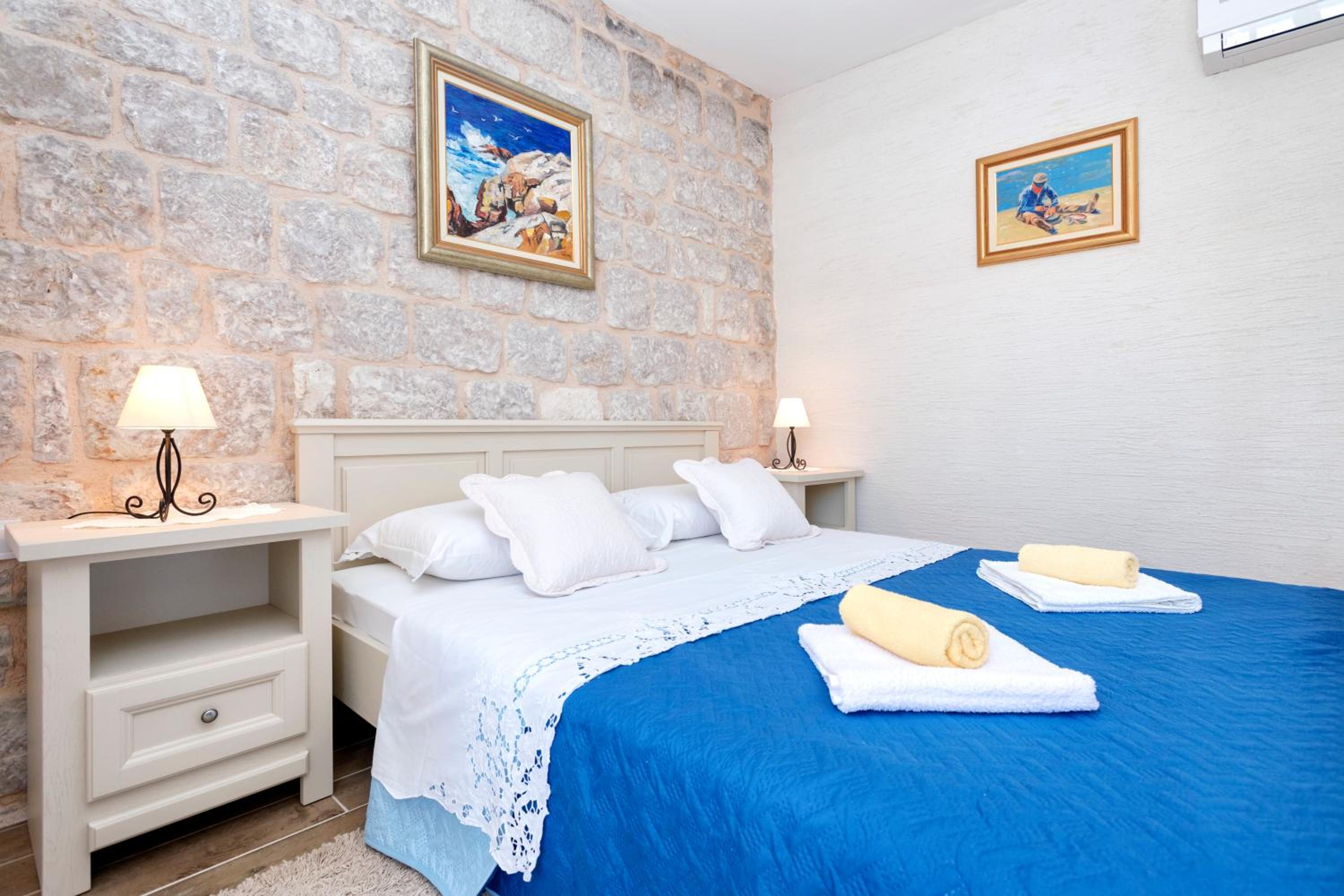 Deluxe Double Room with Sea View - Photo 4