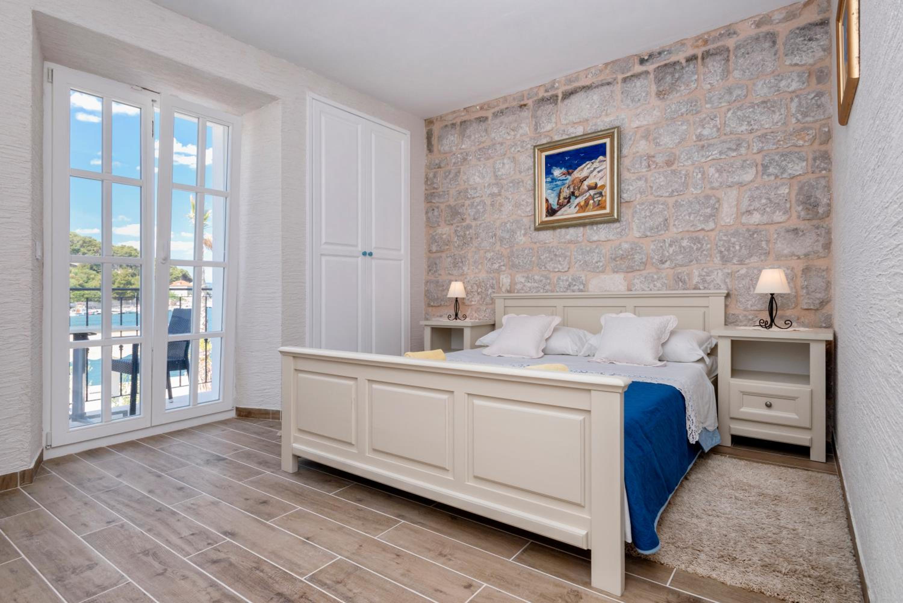 Deluxe Double Room with Sea View - Photo 8