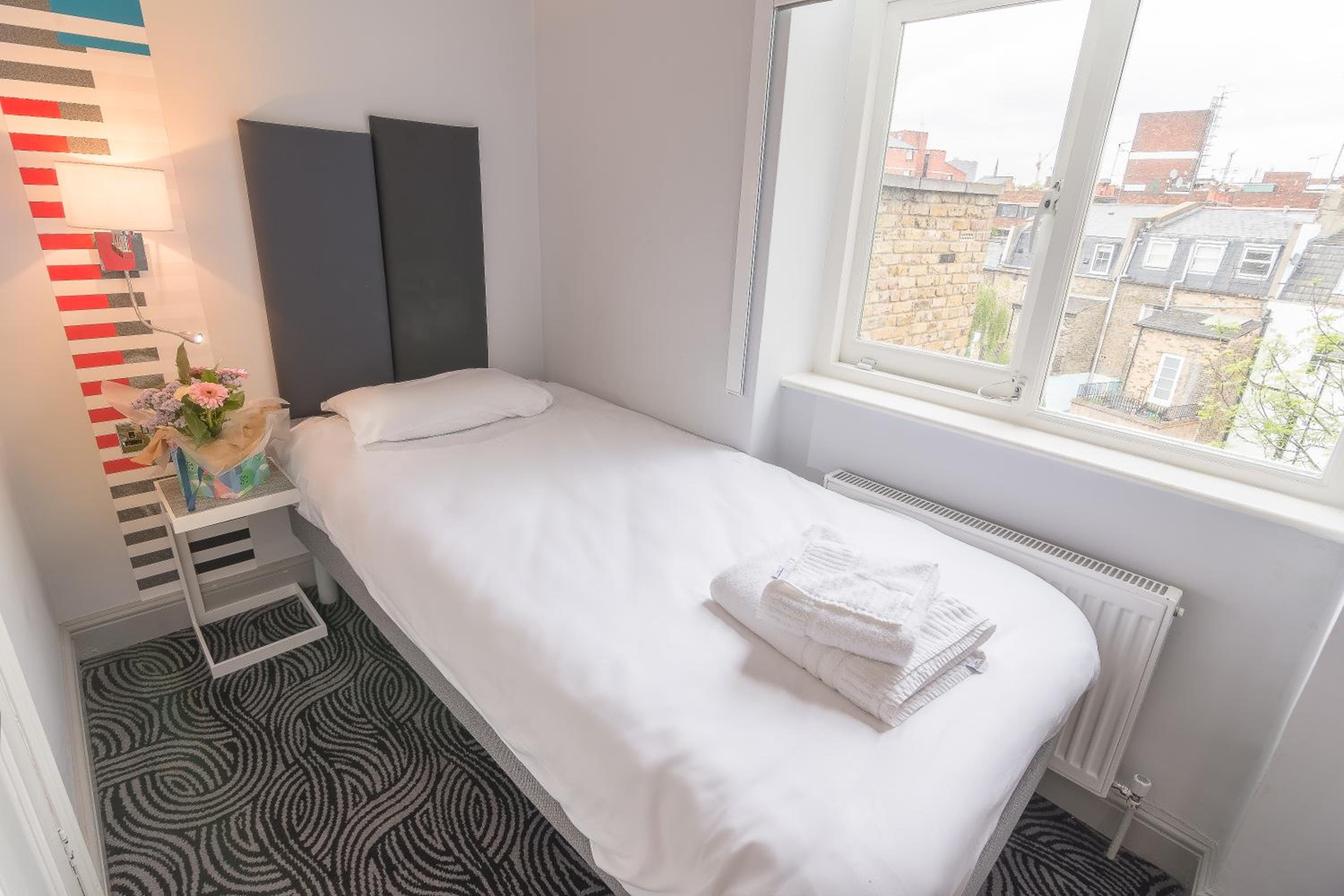 Single Room photo 2