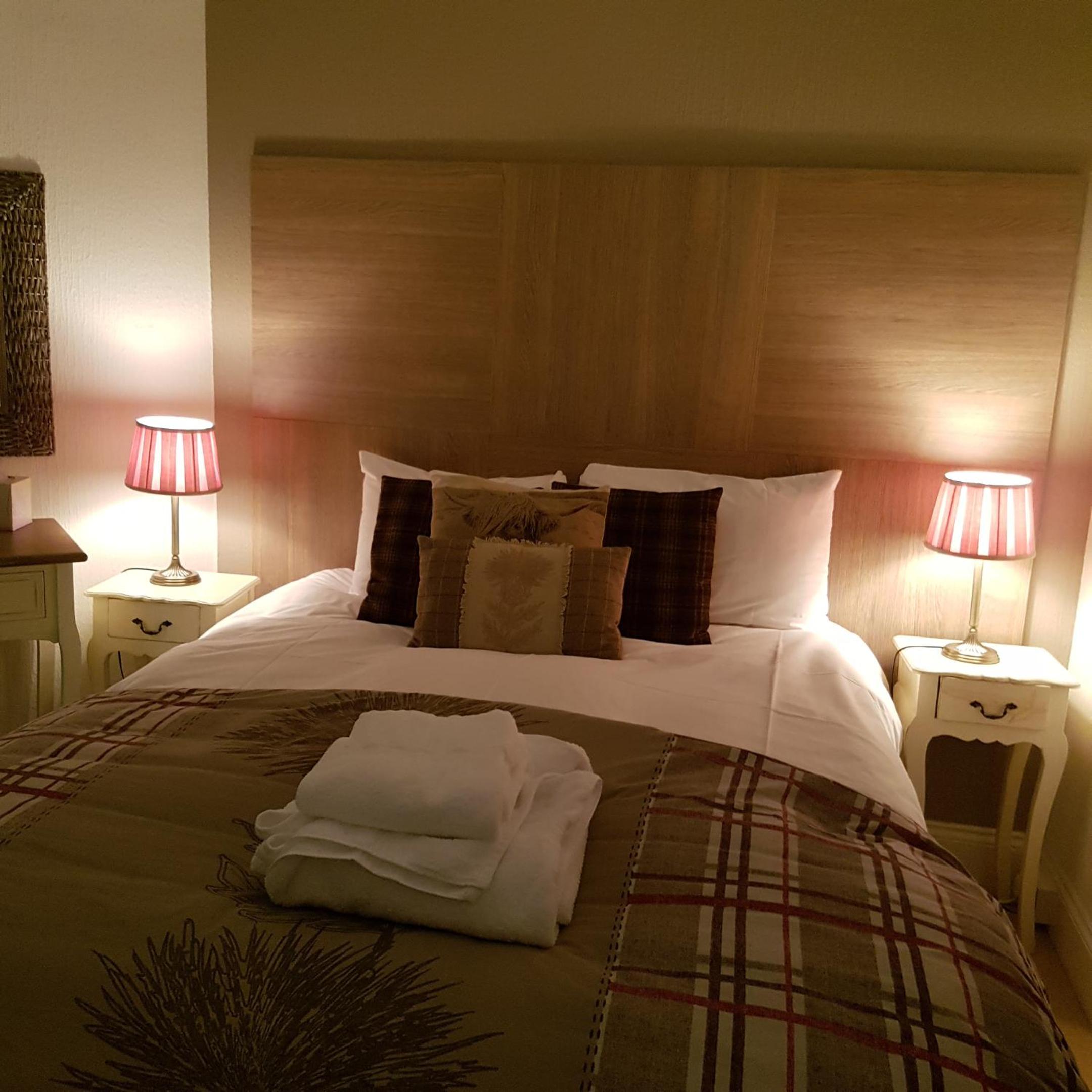 Small Double Room with Shared Bathroom photo 3