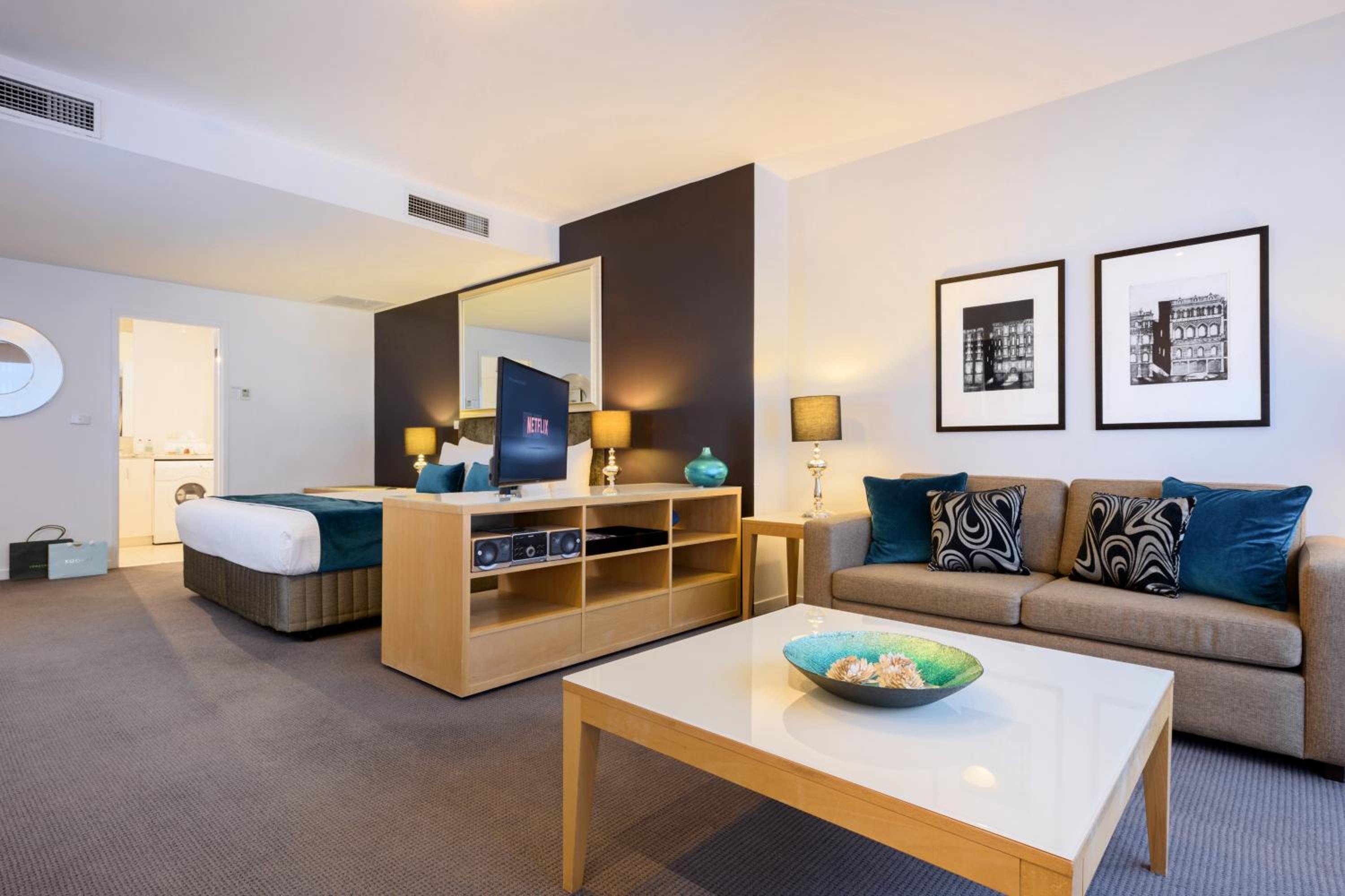 Heritage King Suite photo 2