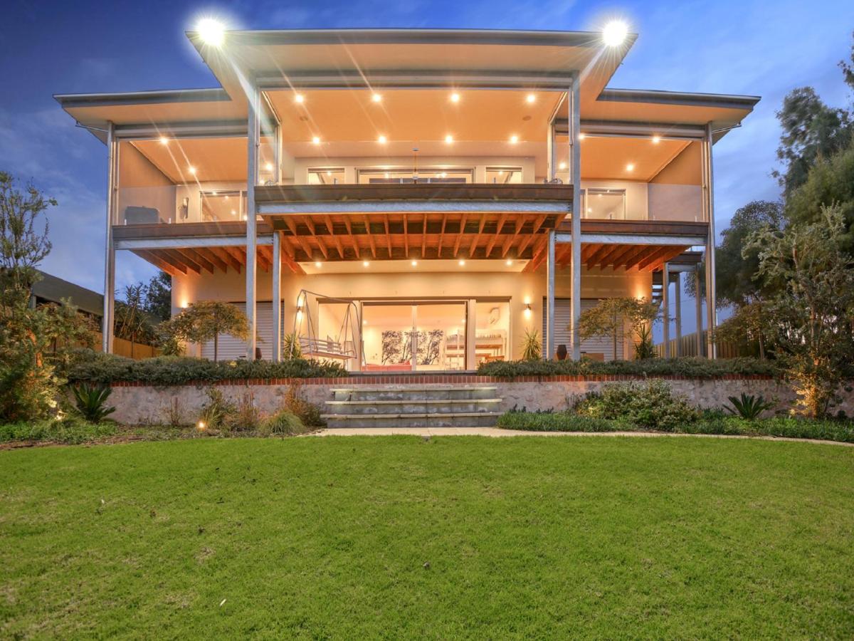 Four-Bedroom Holiday Home - River Front photo 2