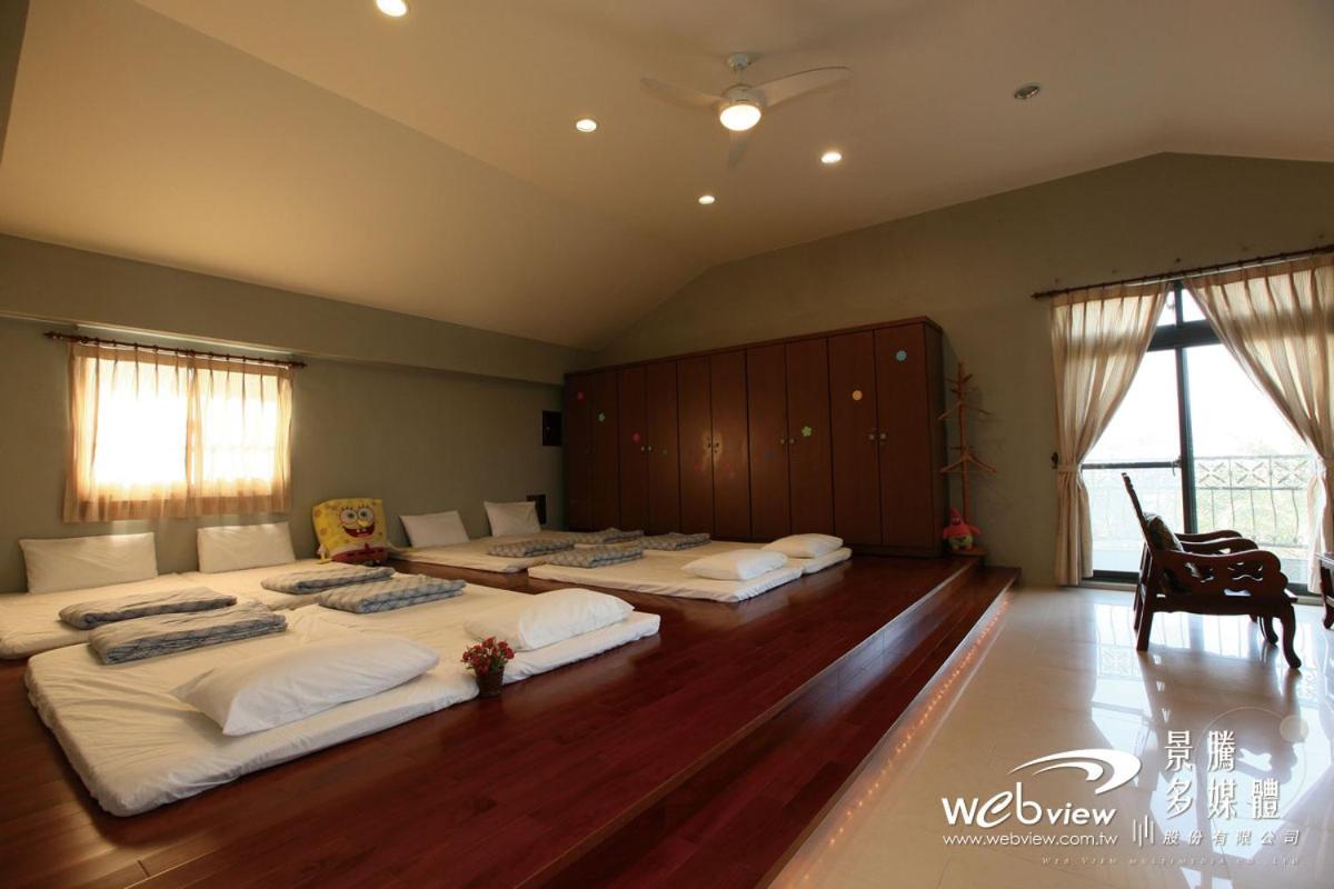 Family Room with Balcony photo 3