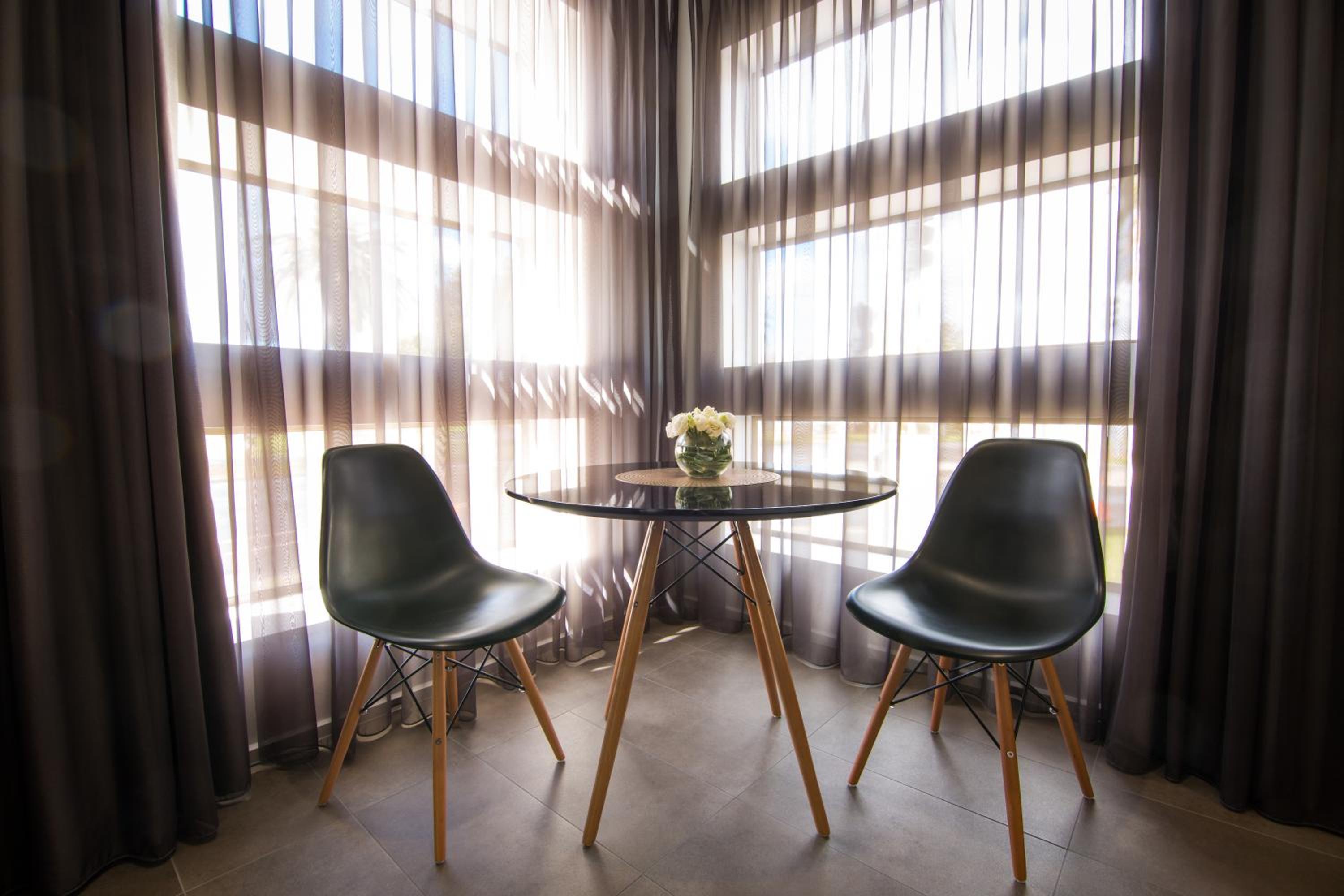 King Room - Non Smoking - Photo 8