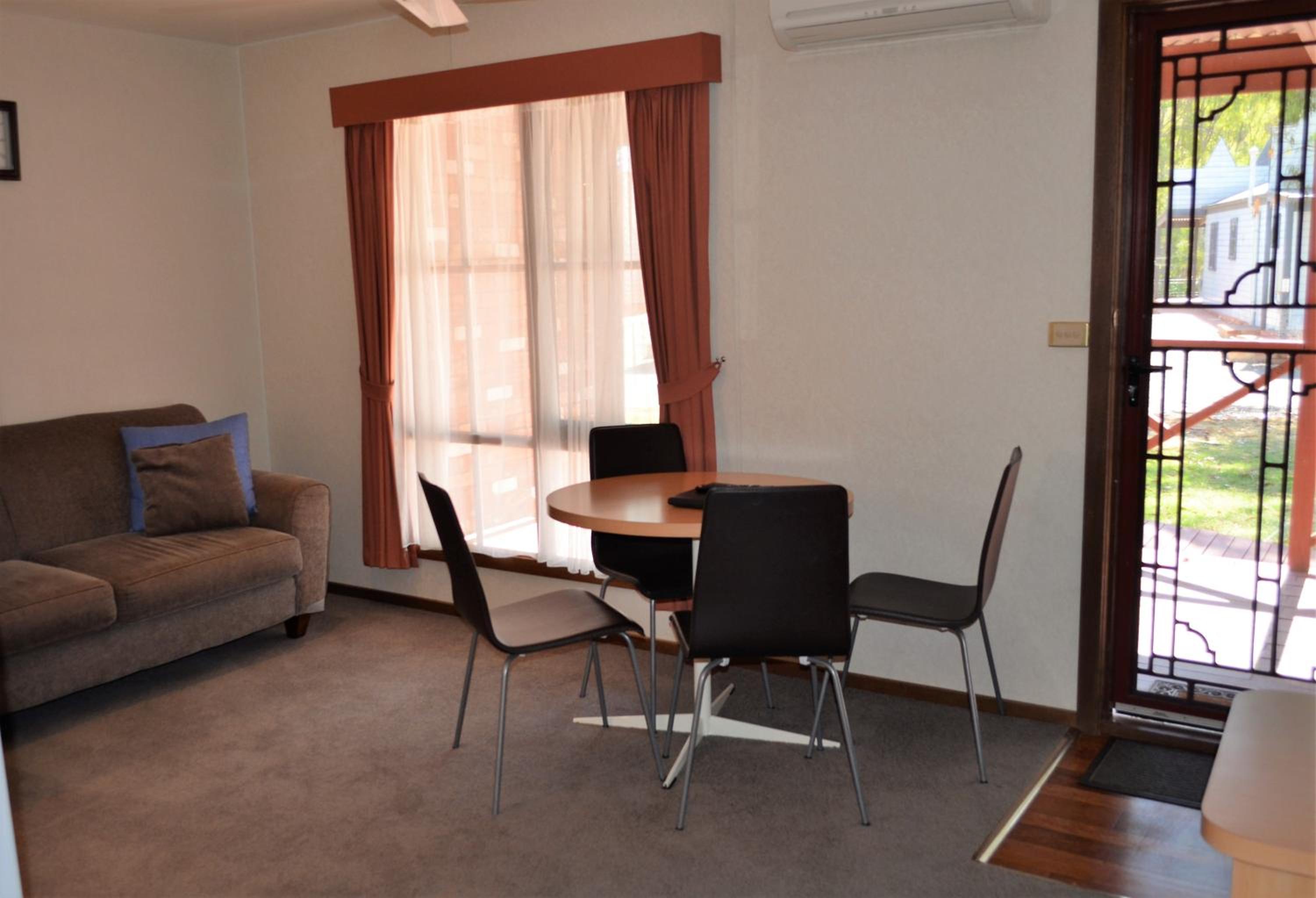 2 Bedroom Studio Inland photo 3
