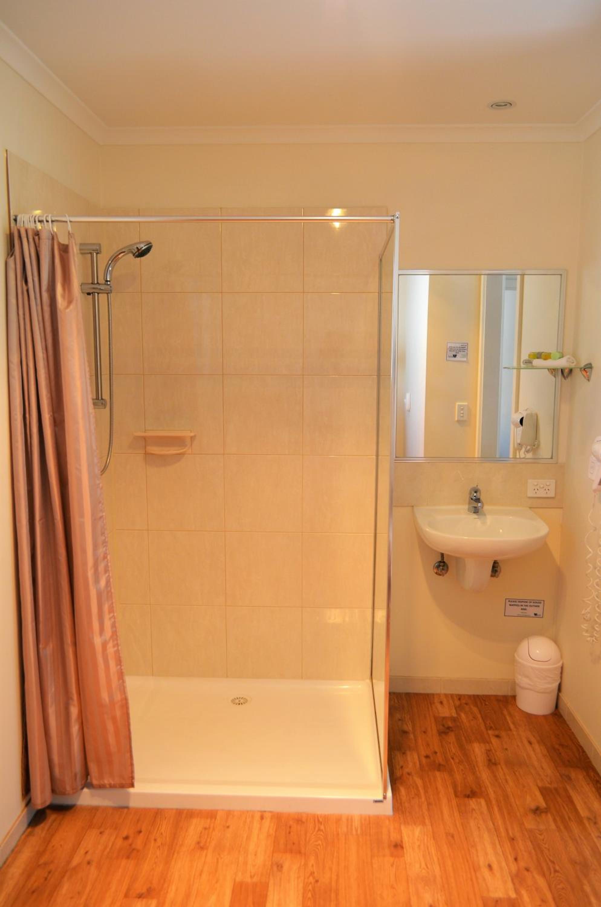 2 Bedroom Settlers Inland photo 3