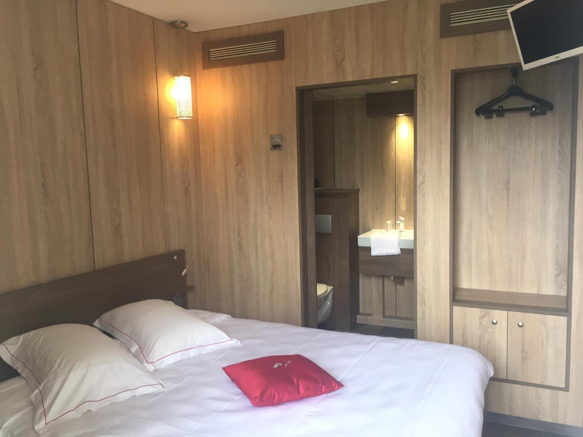 Double Room - Photo 10