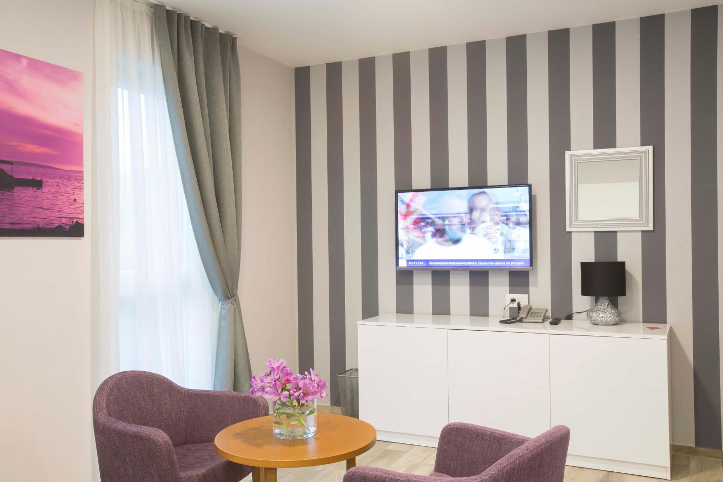Deluxe Double or Twin Room - Photo 4