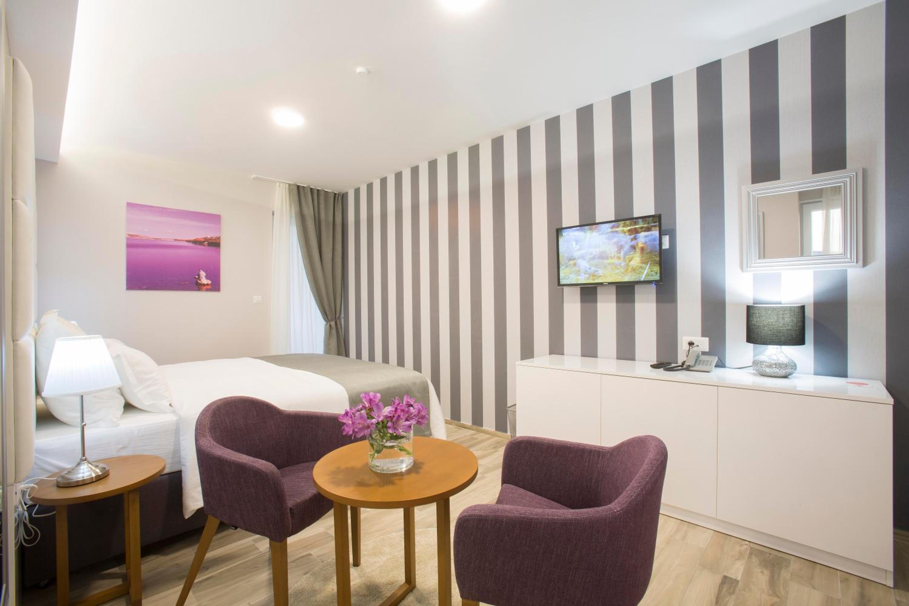 Deluxe Double or Twin Room with Balcony - Photo 3