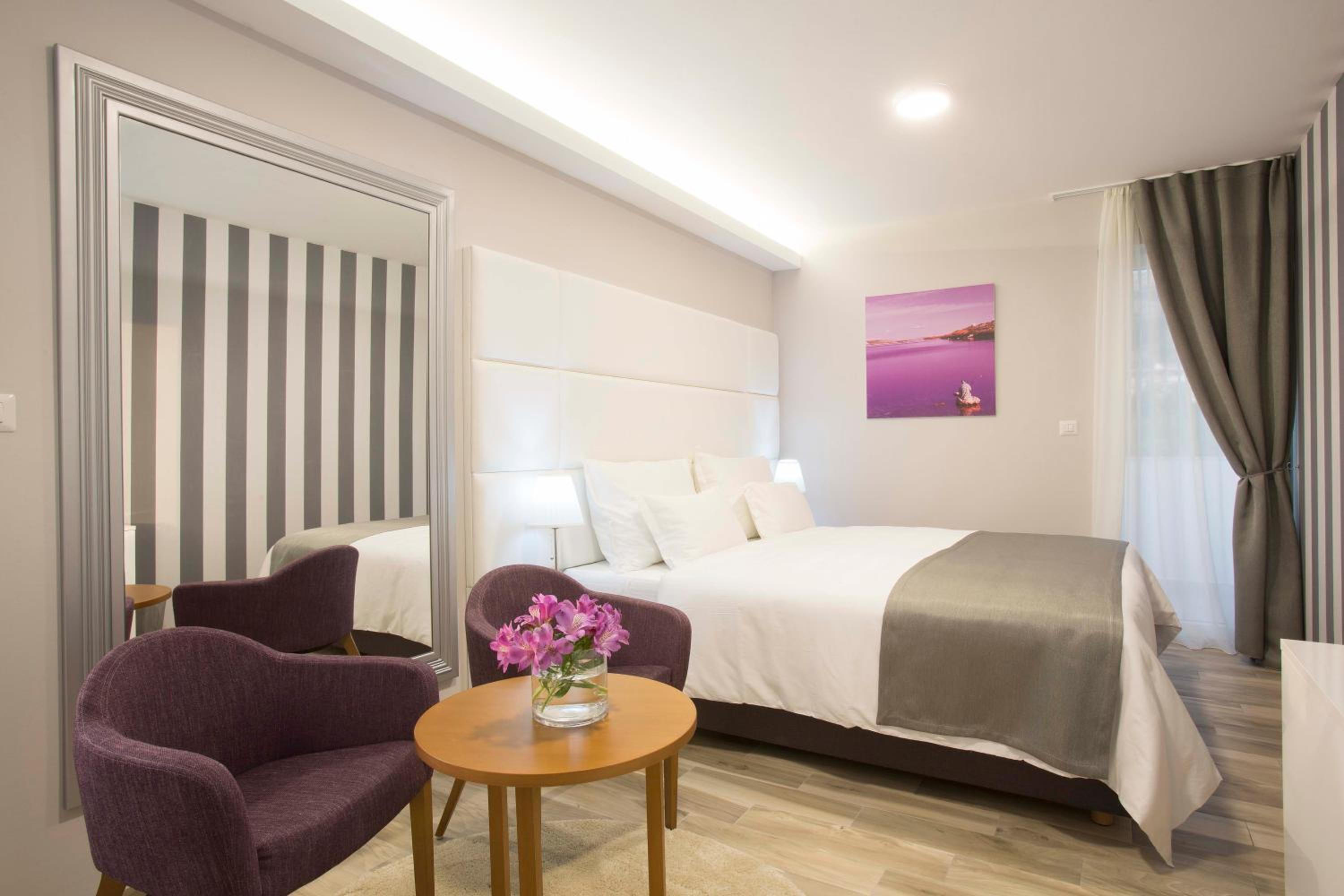 Superior Double or Twin Room with Terrace - Photo 18
