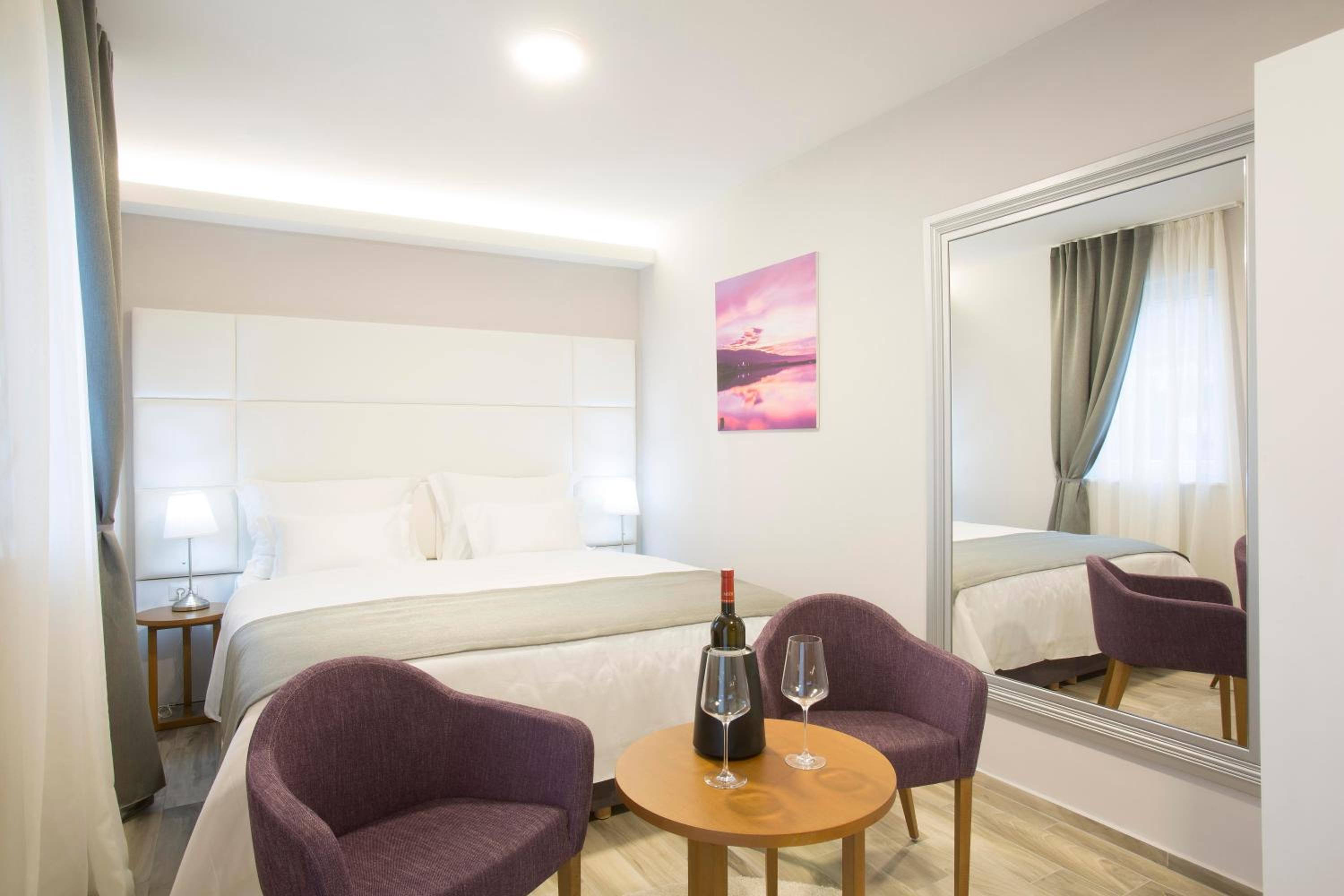 Deluxe Double or Twin Room with Balcony - Photo 6