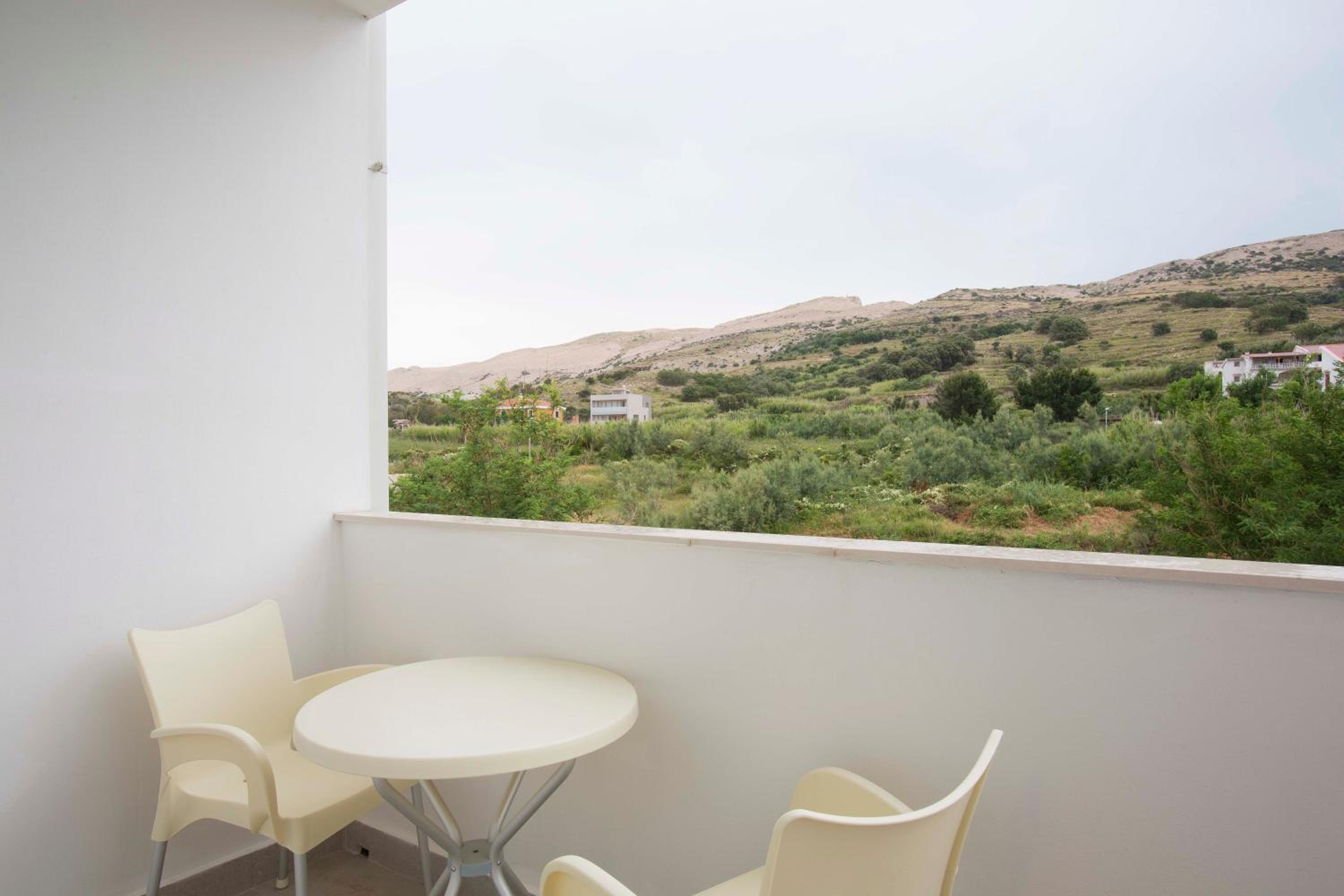 Deluxe Double or Twin Room with Balcony - Photo 2