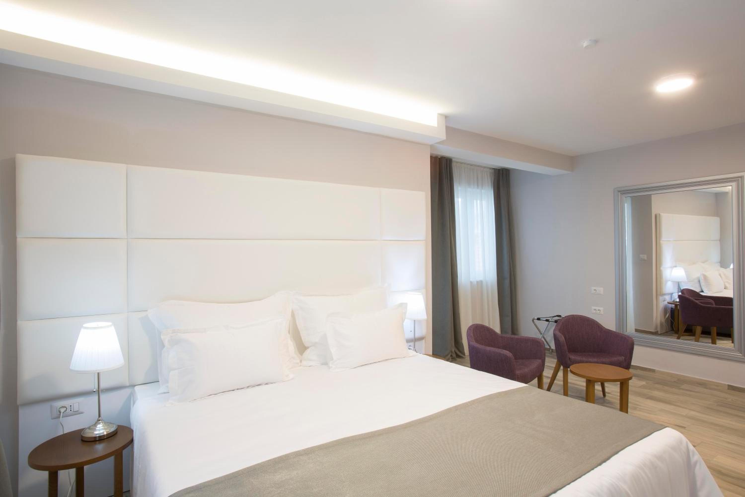 Superior Double or Twin Room with Terrace - Photo 15