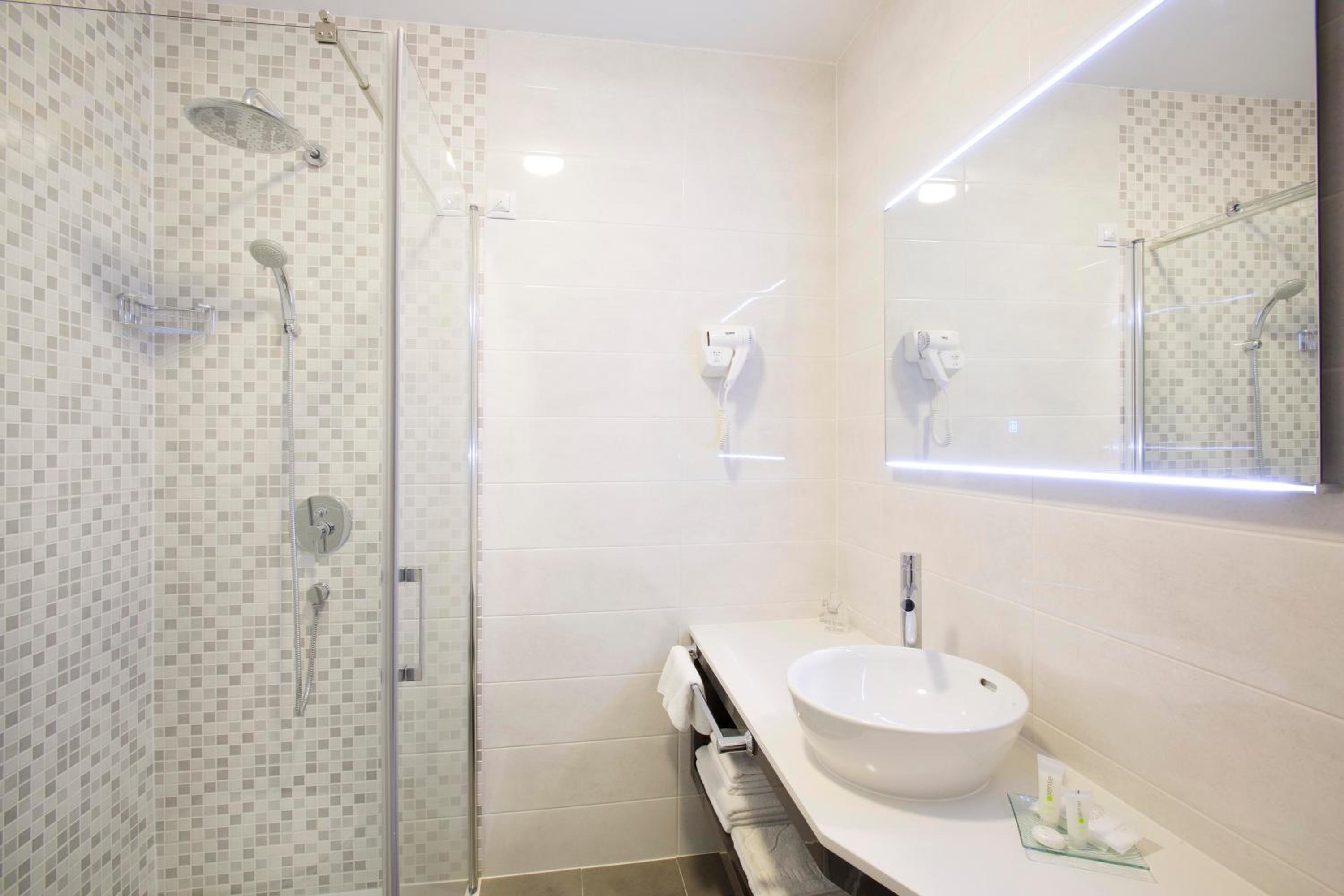 Superior Double or Twin Room with Terrace - Photo 17