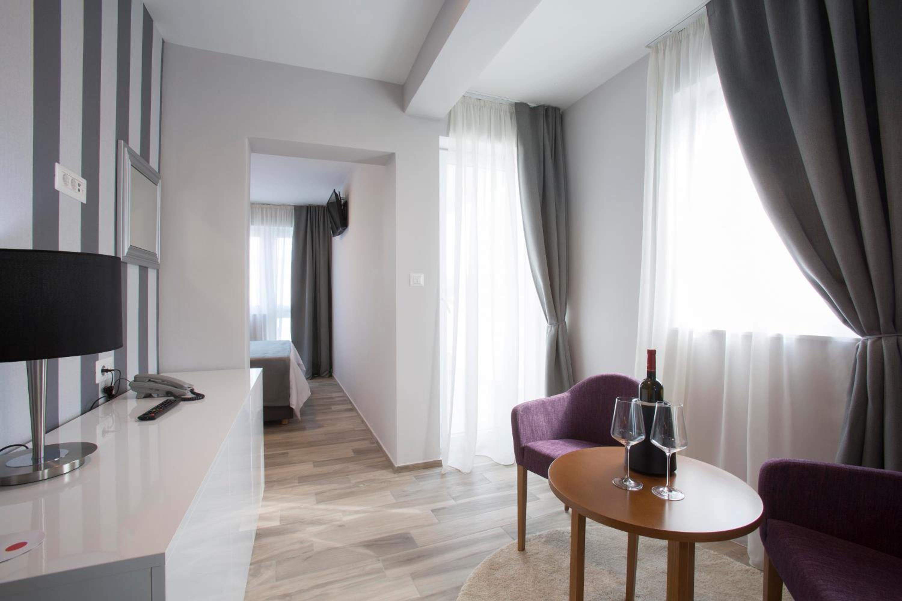 Superior Double or Twin Room with Terrace - Photo 5