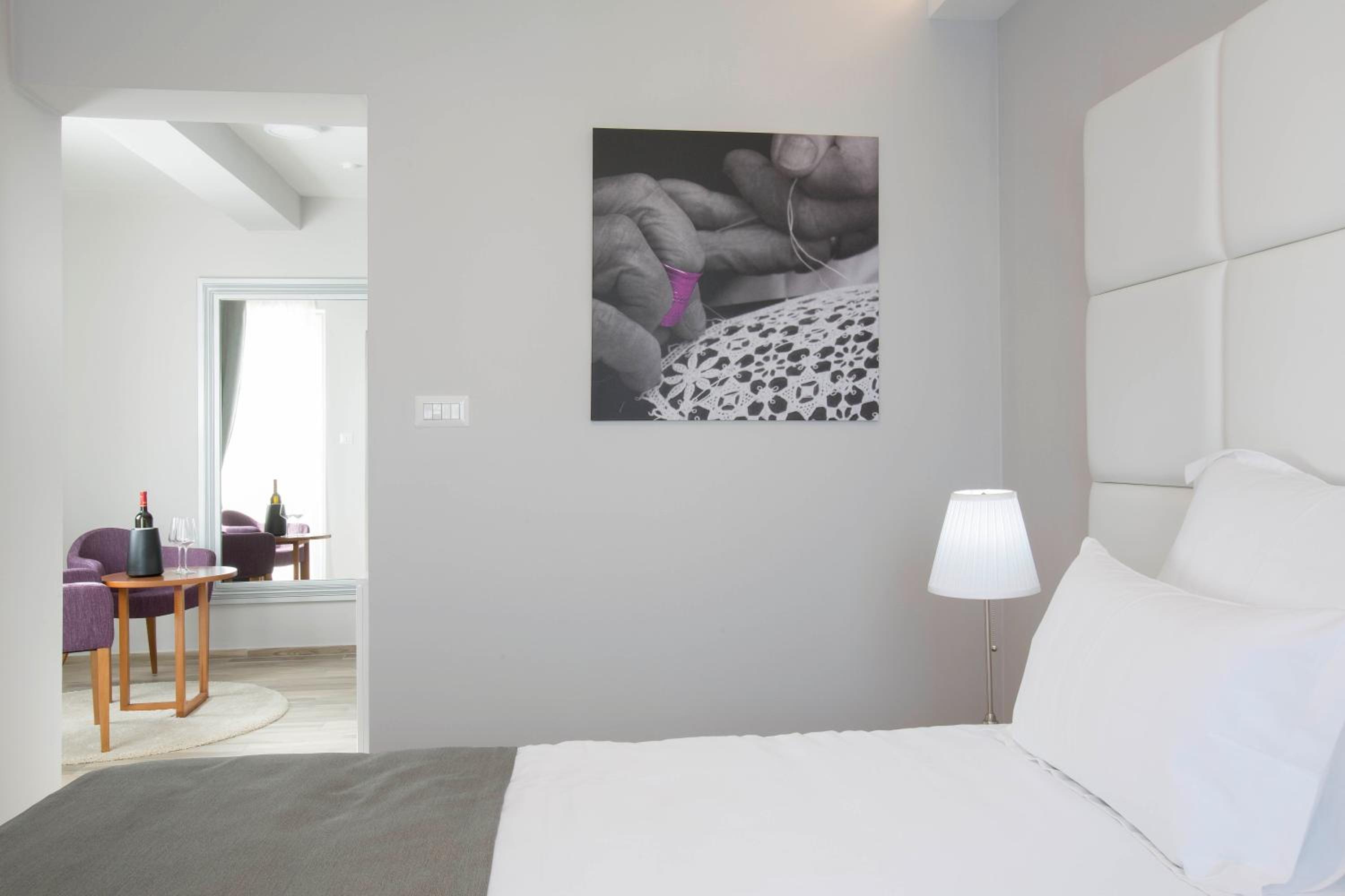 Superior Double or Twin Room with Terrace - Photo 16