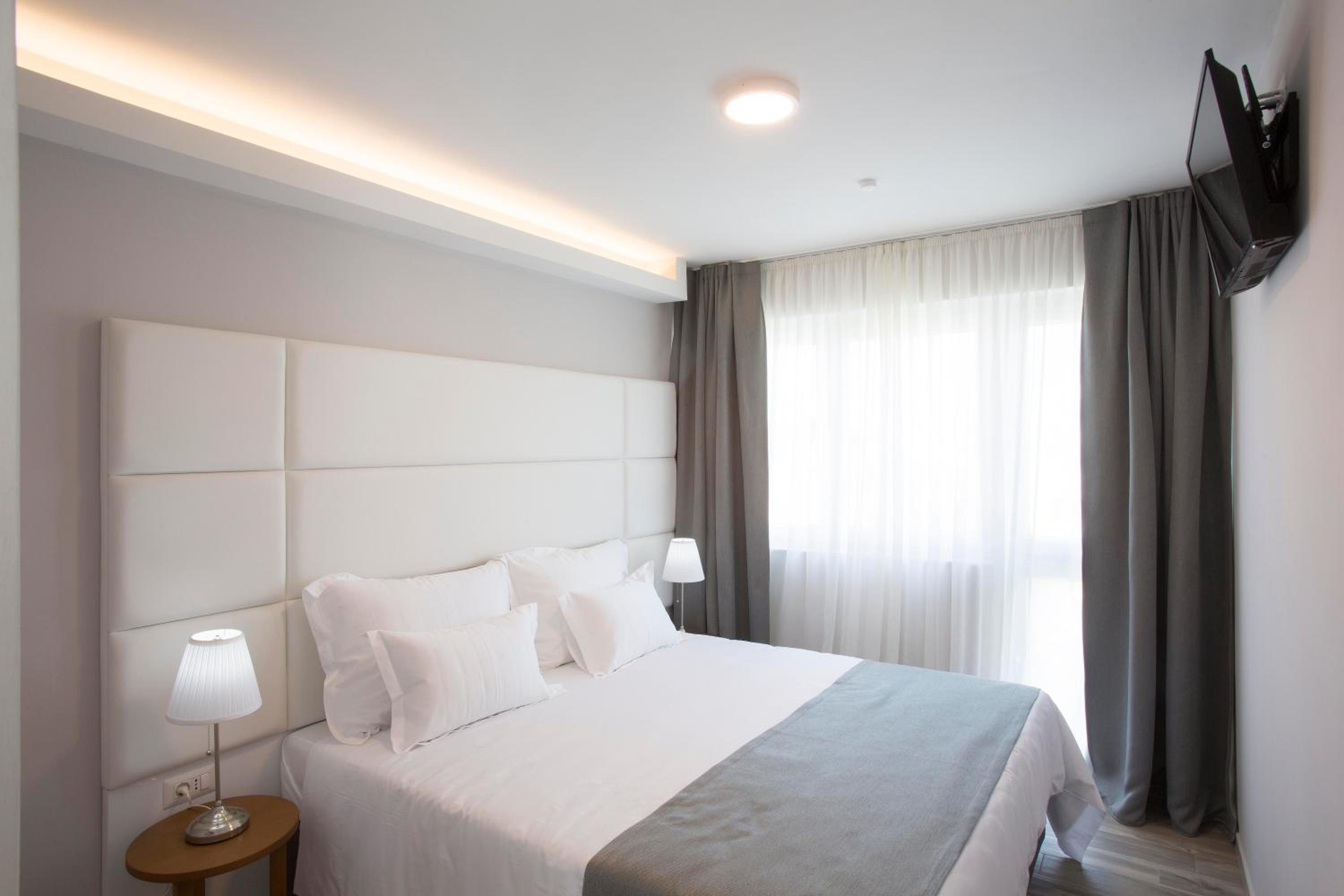 Superior Double or Twin Room with Terrace - Photo 9
