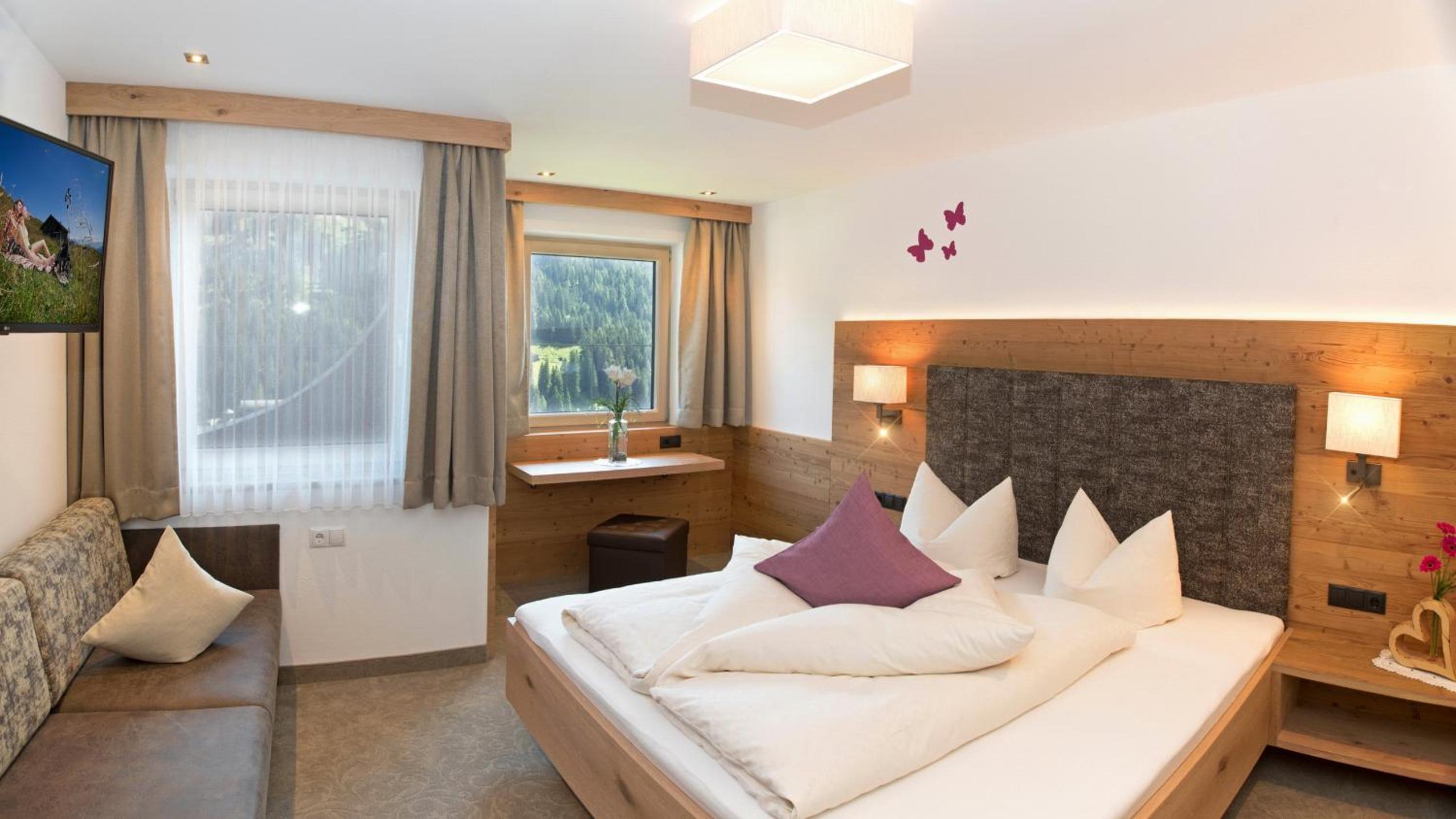 Superior One-Bedroom Apartment with Balcony photo 3