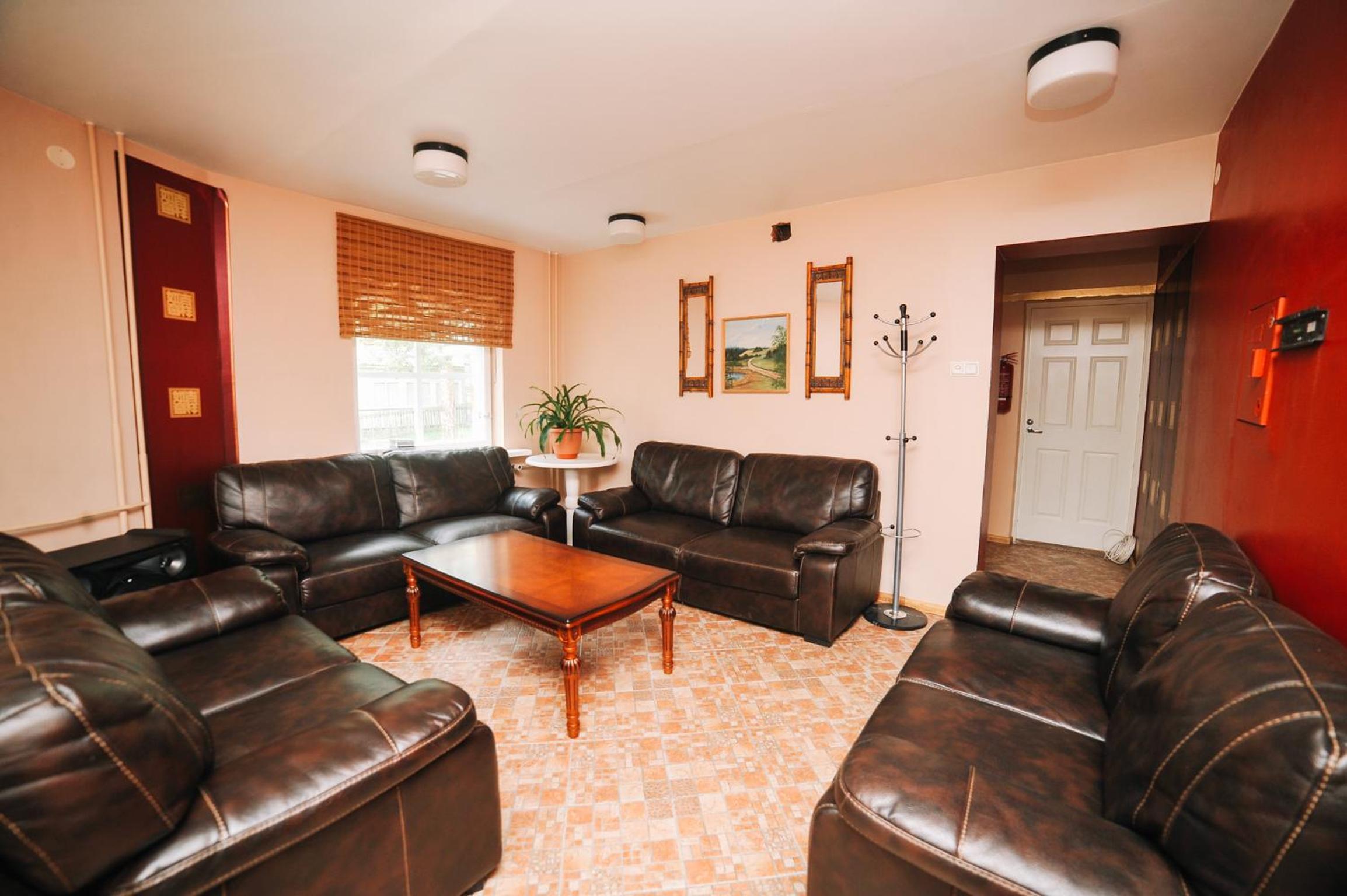 Basic Single Room with Shared Bathroom photo 2