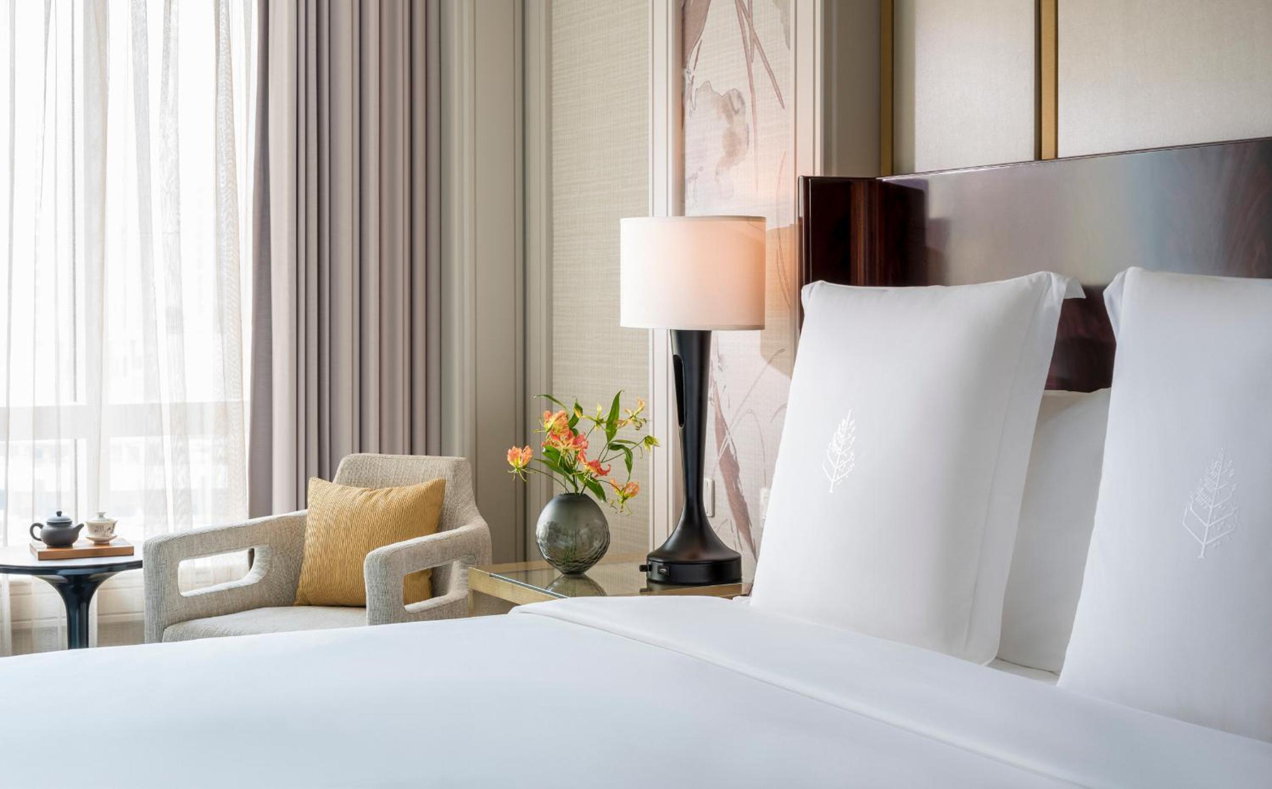 Two-Bedroom Royal Suite with One King Bed and Two Twin Beds photo 2