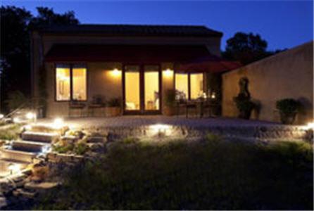 One-Bedroom House photo 1