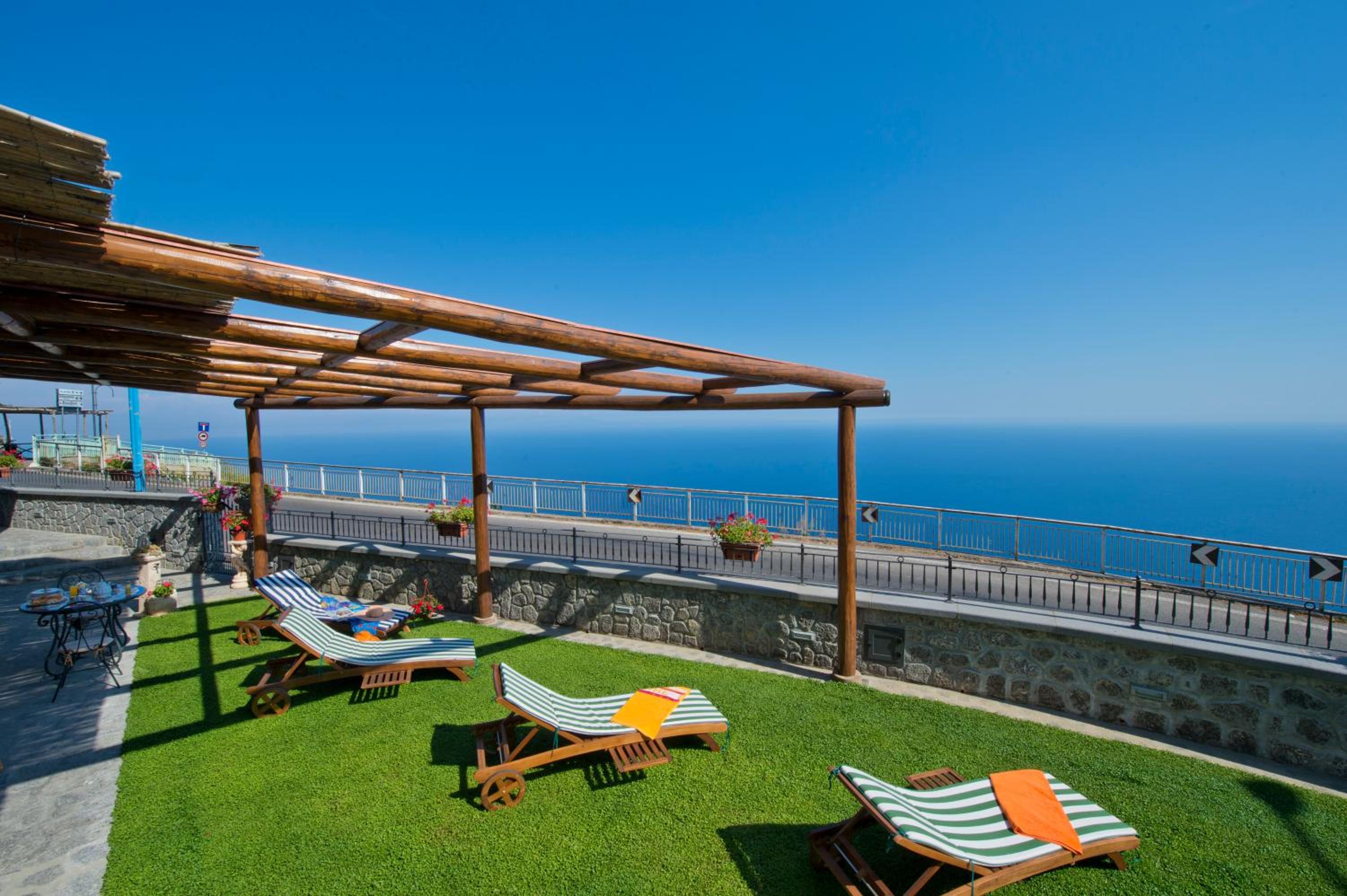 Studio Apartment with Sea View photo 2