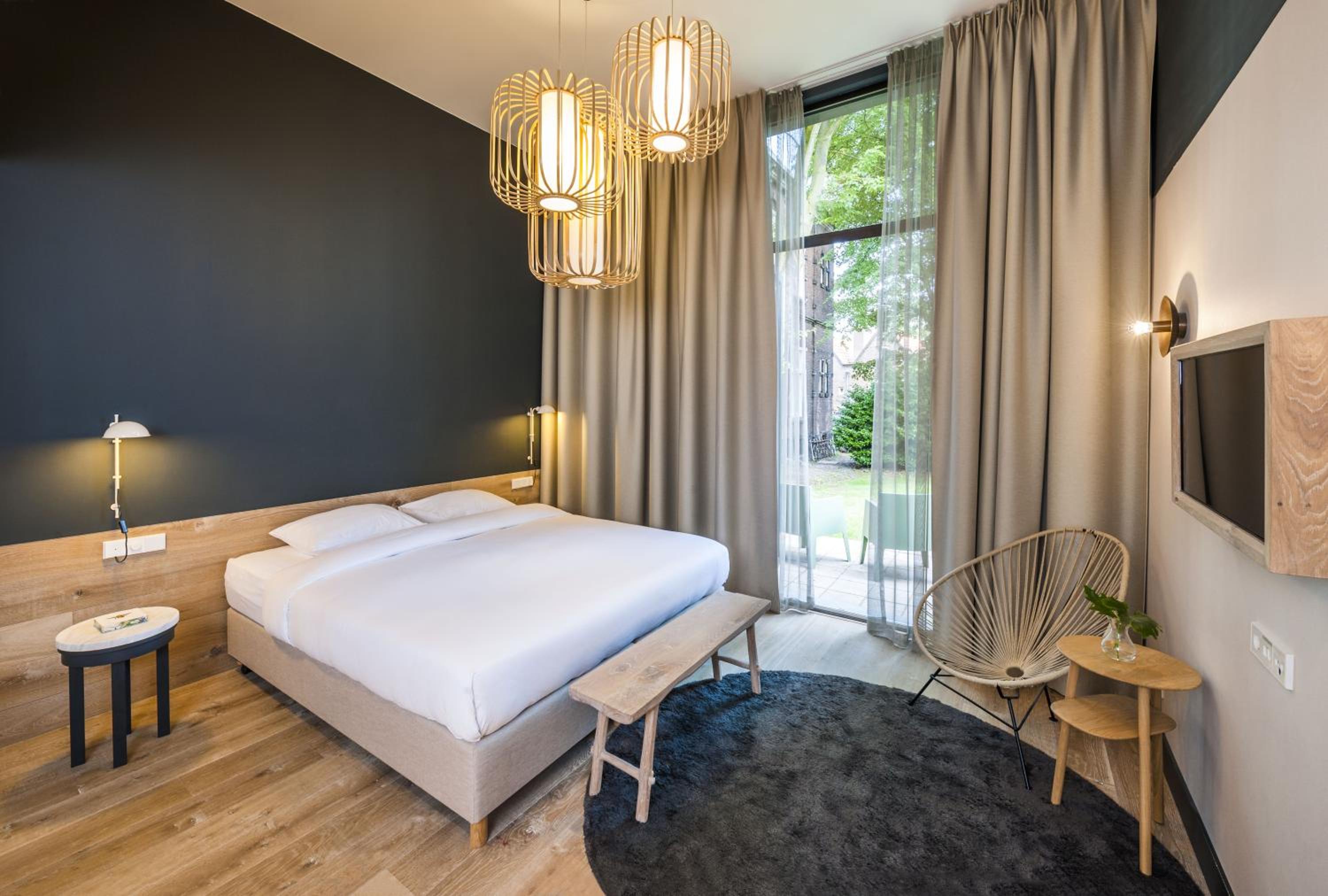 Deluxe Double or Twin Room thumbnail 5