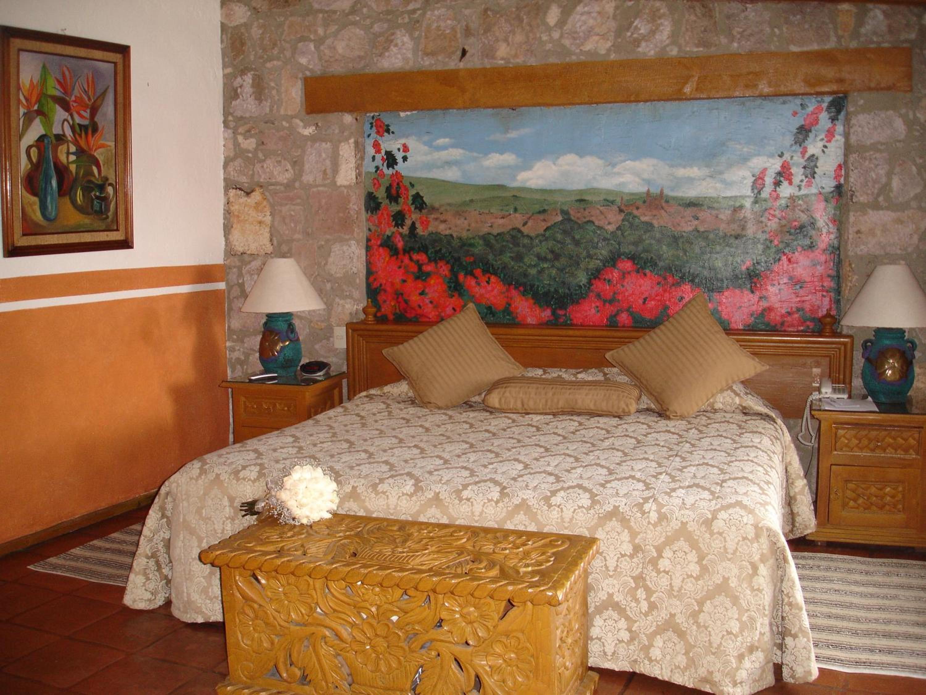 Standard Queen Room - Photo 6