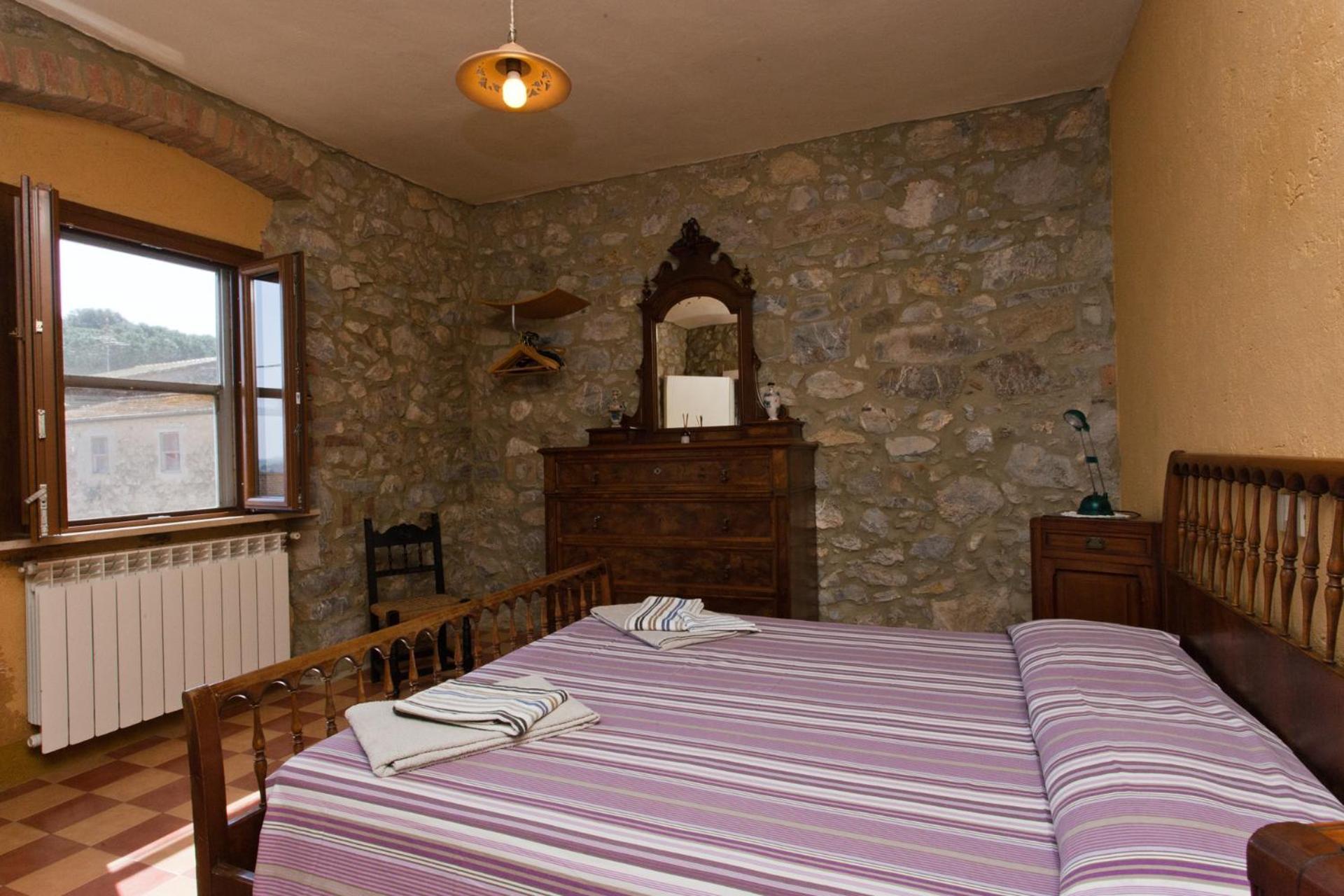 Two-Bedroom Apartment with Balcony photo 1