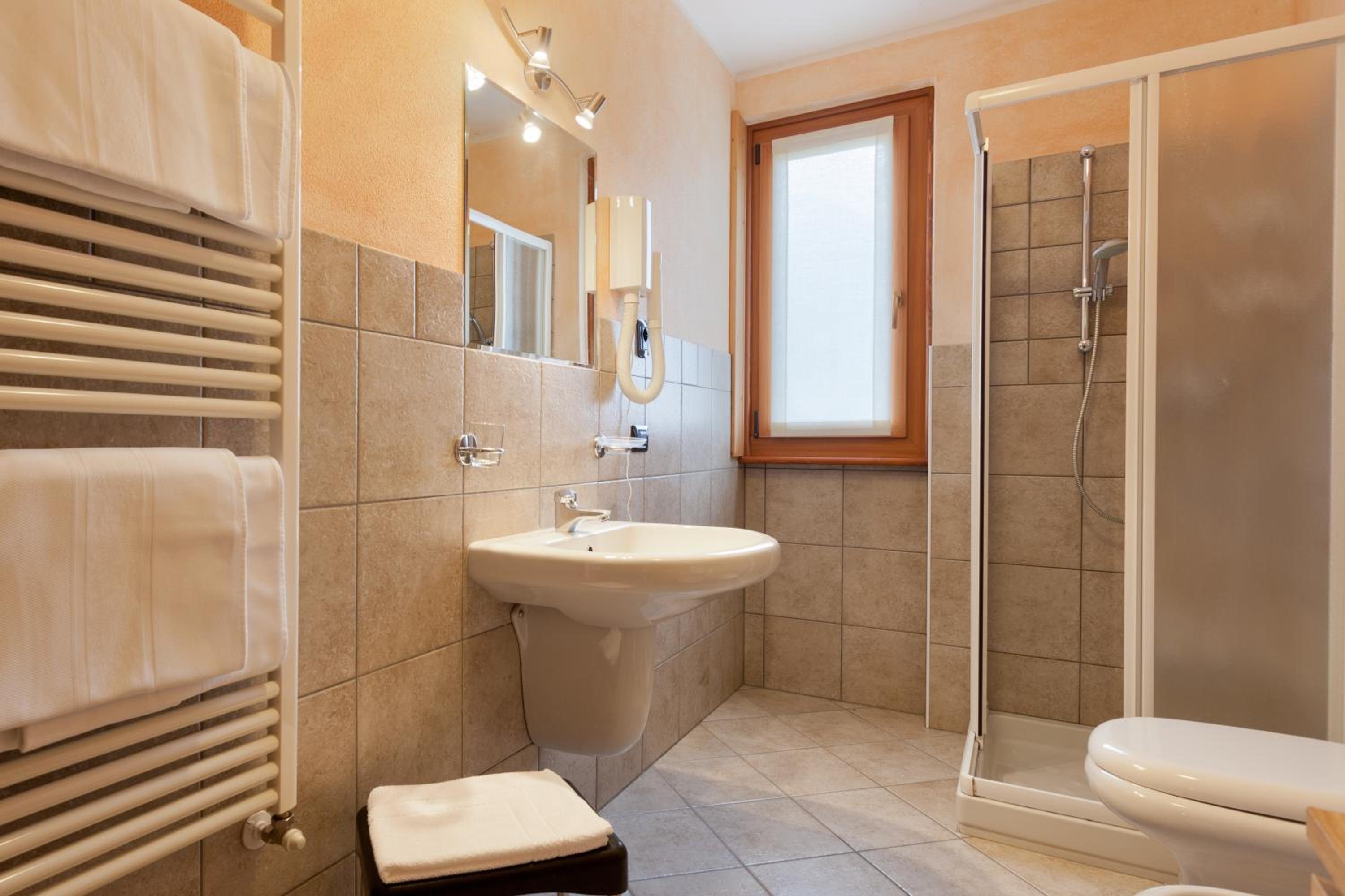 One-Bedroom Apartment (4 Adults) photo 2
