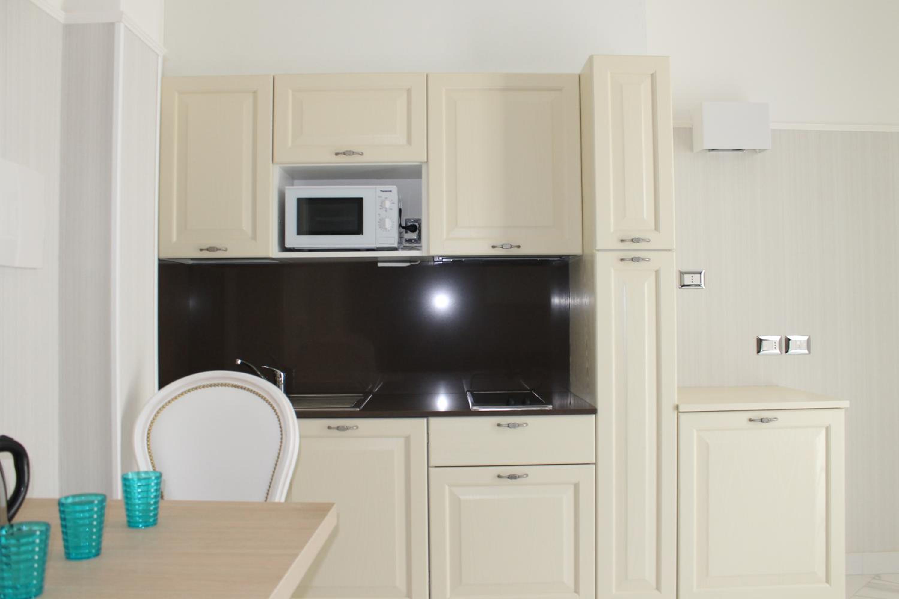 One-Bedroom Apartment - Photo 2