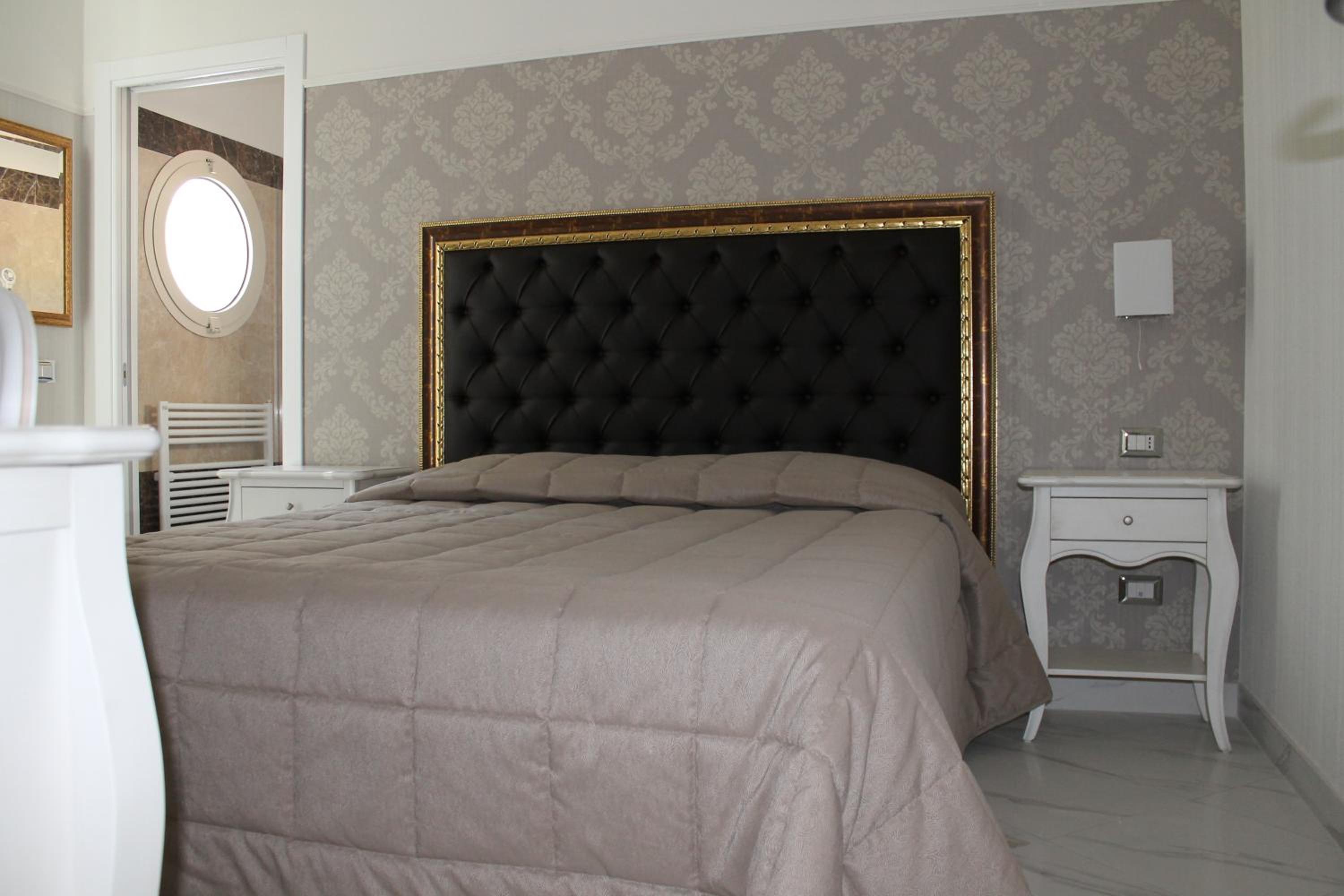 Double or Twin Room - Photo 1