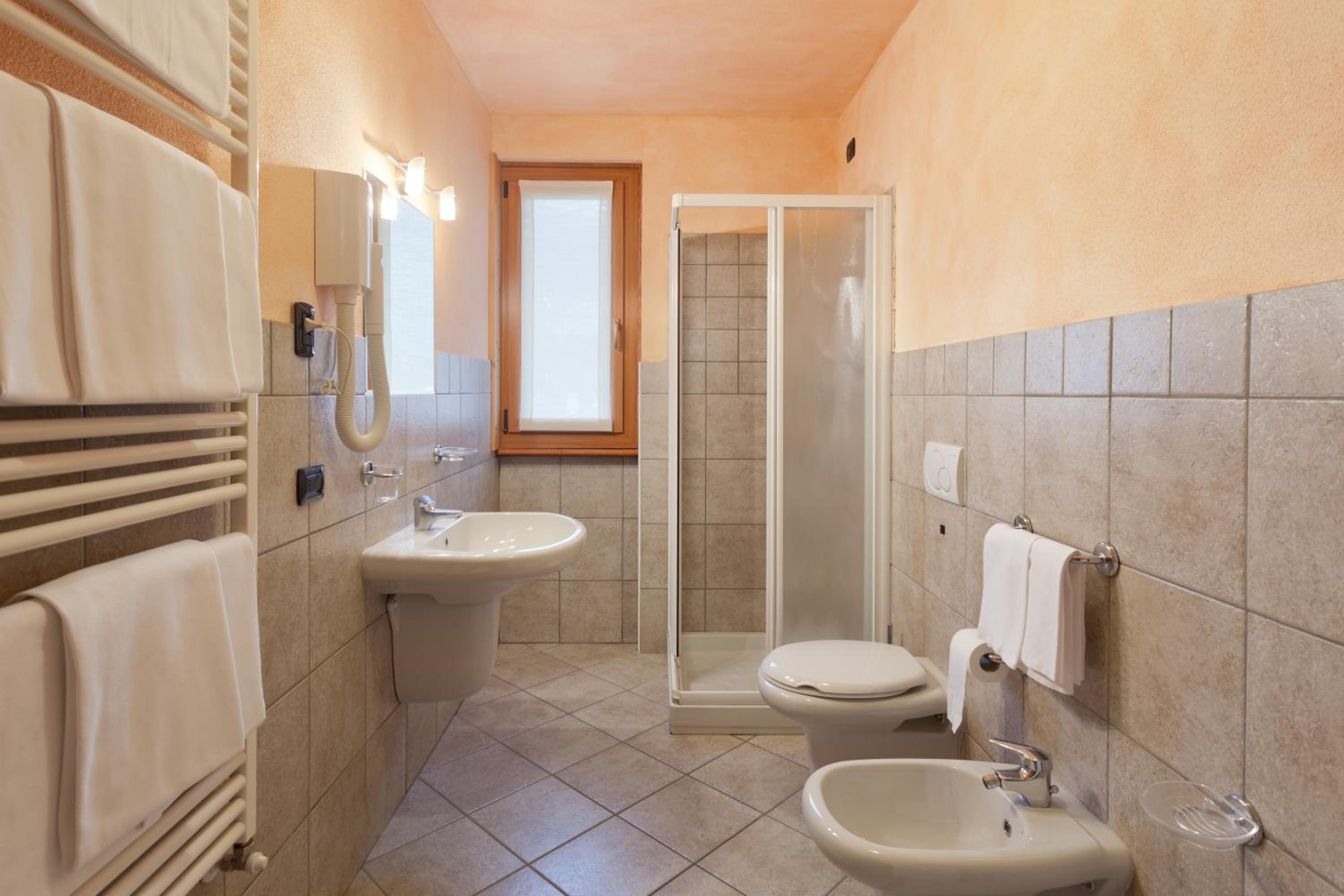 One-Bedroom Apartment (4 Adults) photo 3