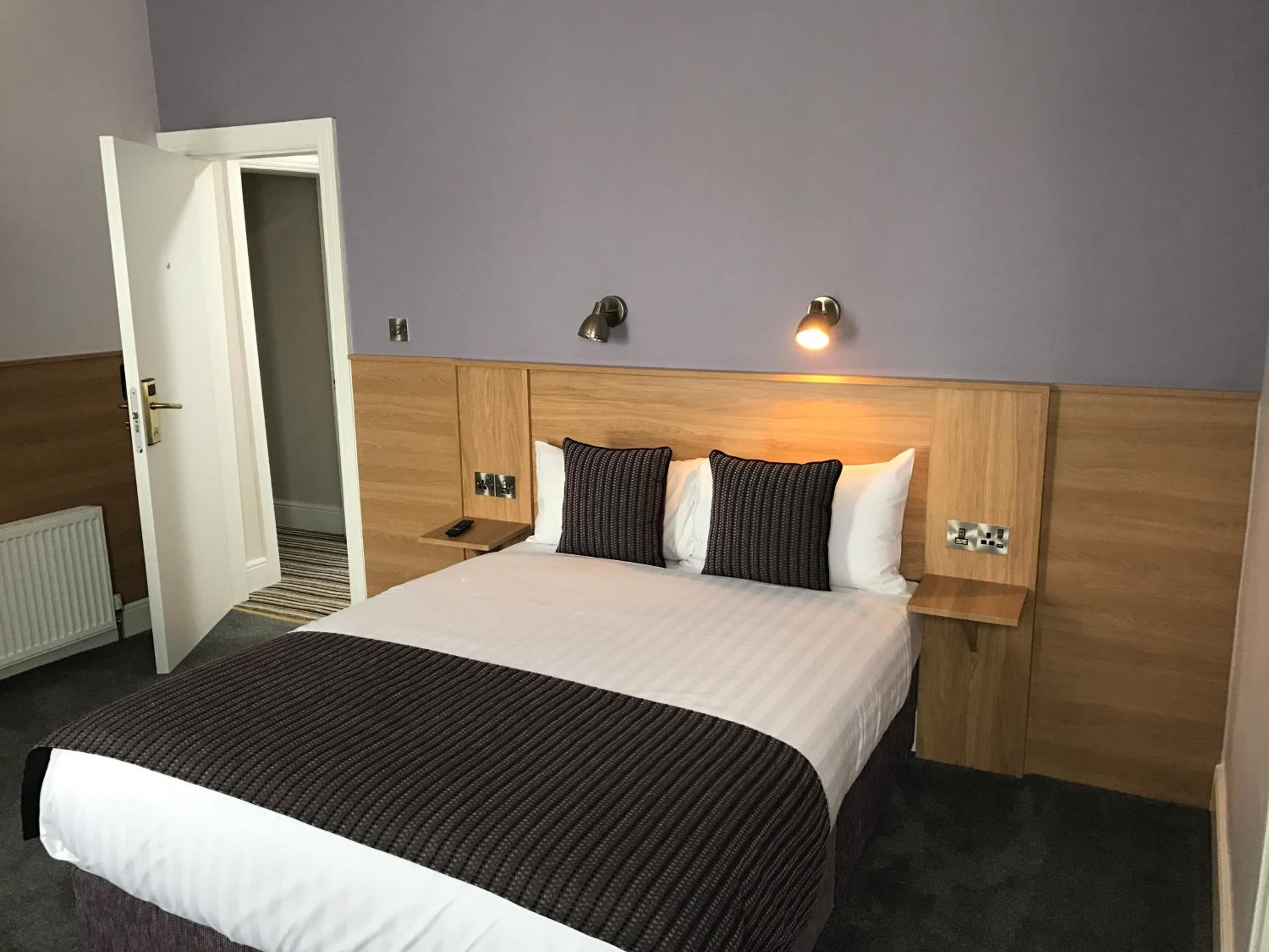 Triple Room with Private Bathroom photo 1